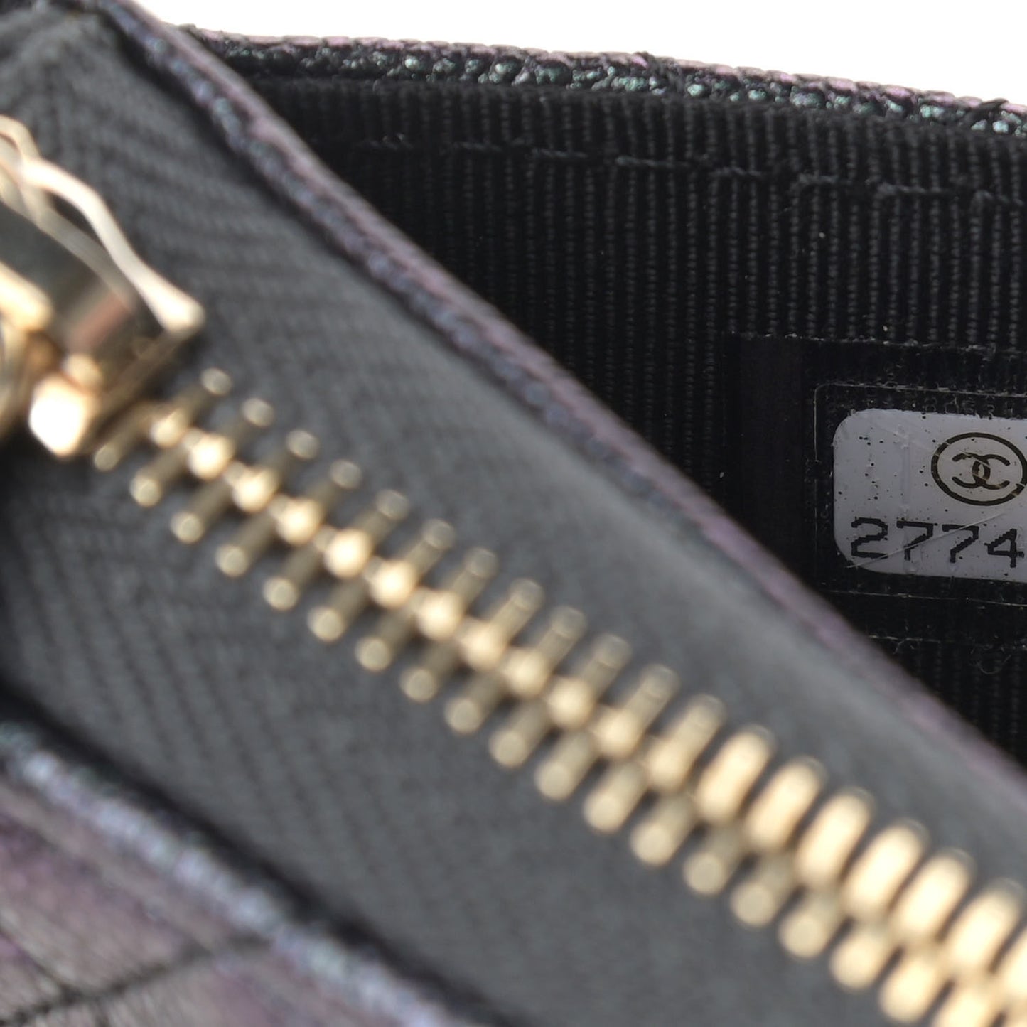 Iridescent Caviar Quilted Classic Pouch With Handle Black