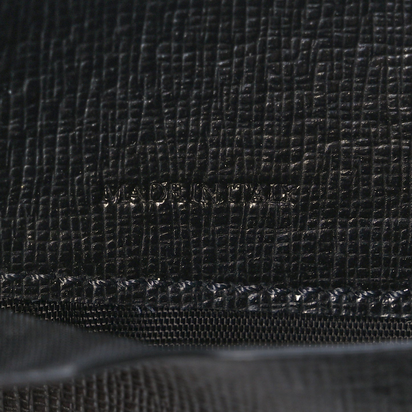 Calfskin Logo Zip Card Holder Black