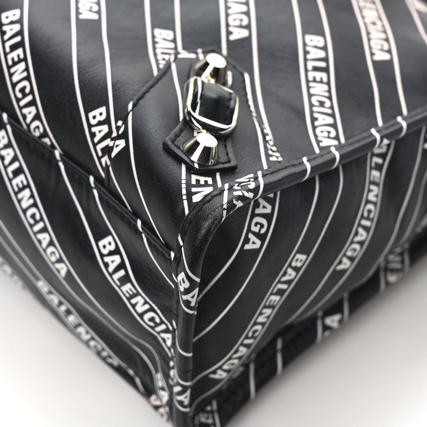 Veau Allover Logo Classic Silver Hardware S City Black White