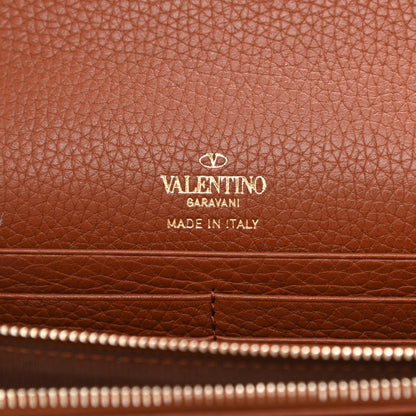 Valentino Garavani Pebbled Calfskin Rockstud Envelope Wallet on Chain Bright Cognac 6 of 10