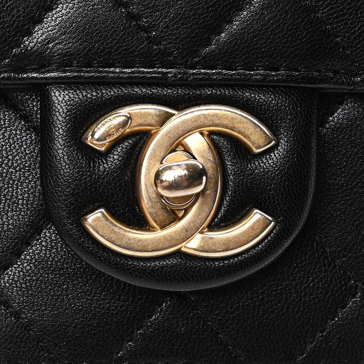 Goatskin Quilted Logo Small Chic Flap Black