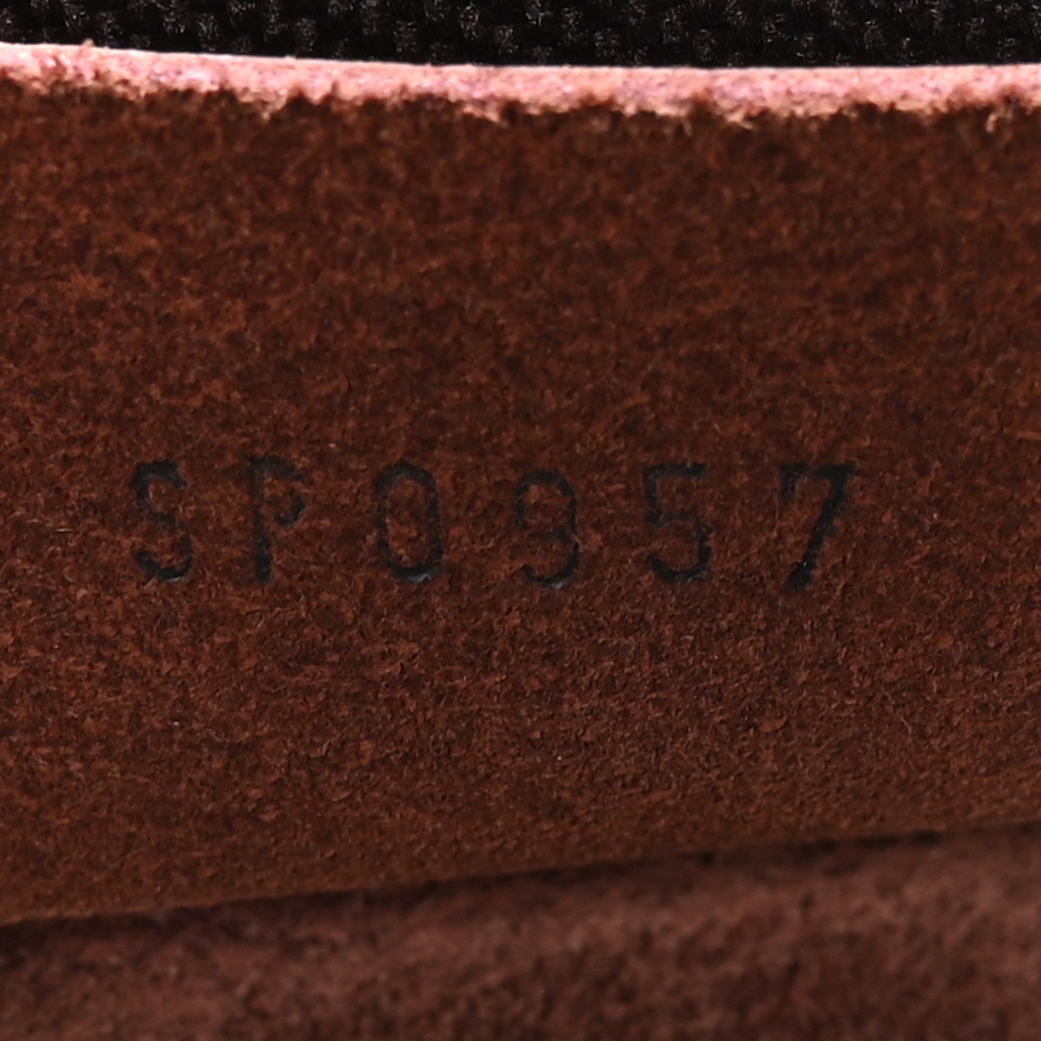 Louis Vuitton Taiga Kendall GM Acajou 1859543 – FASHIONPHILE