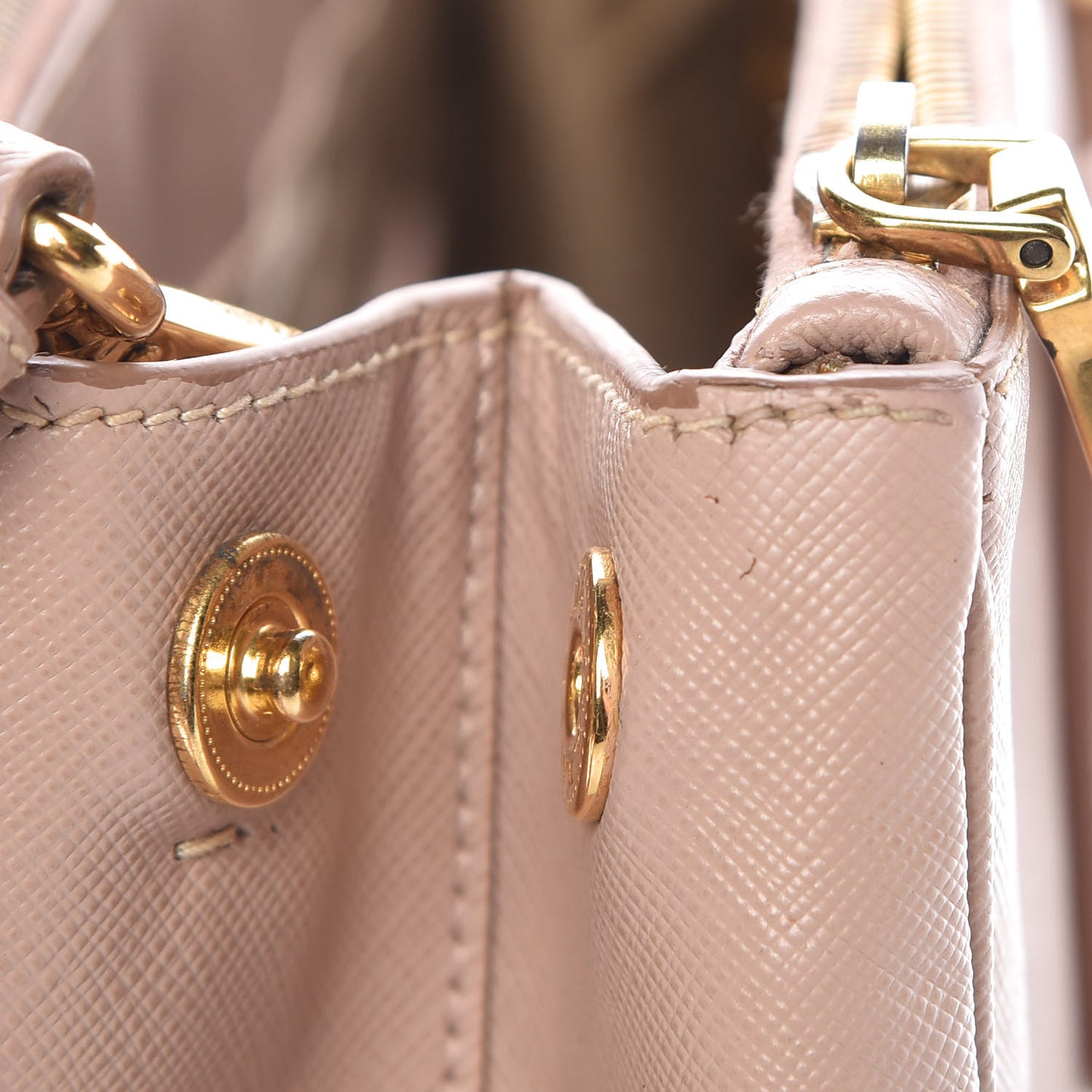 Saffiano Medium Galleria Double Zip Tote Cammeo
