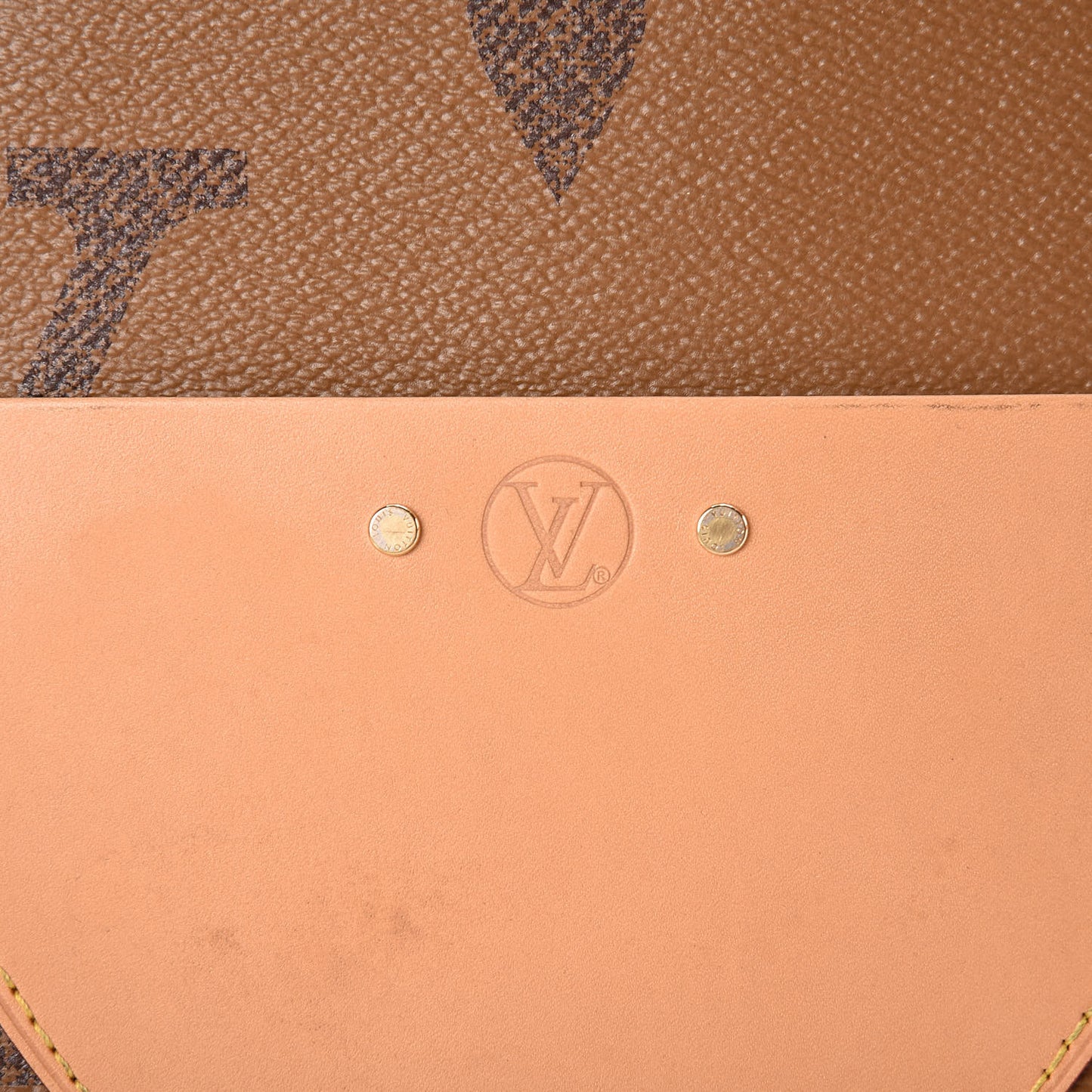 Reverse Monogram Giant Boite Chapeau Souple