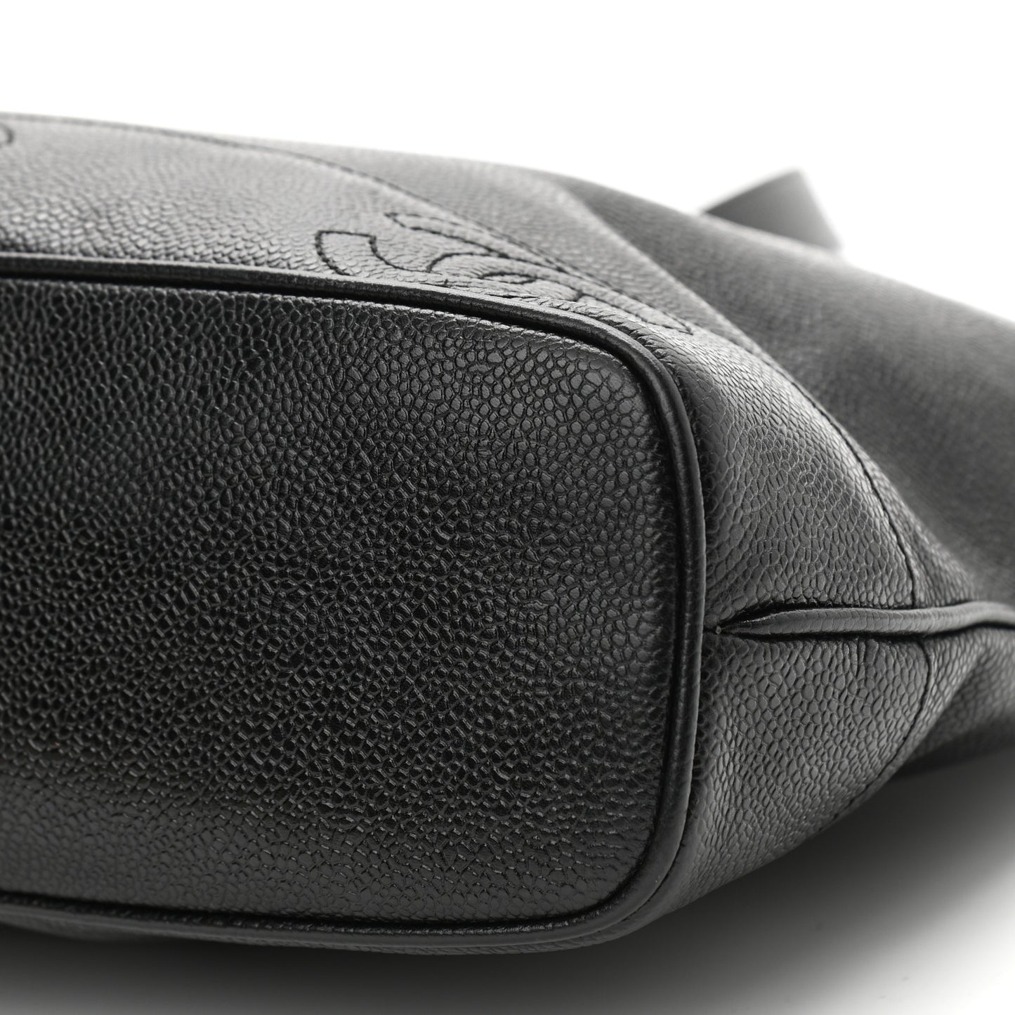Caviar CC Shoulder Bag Black