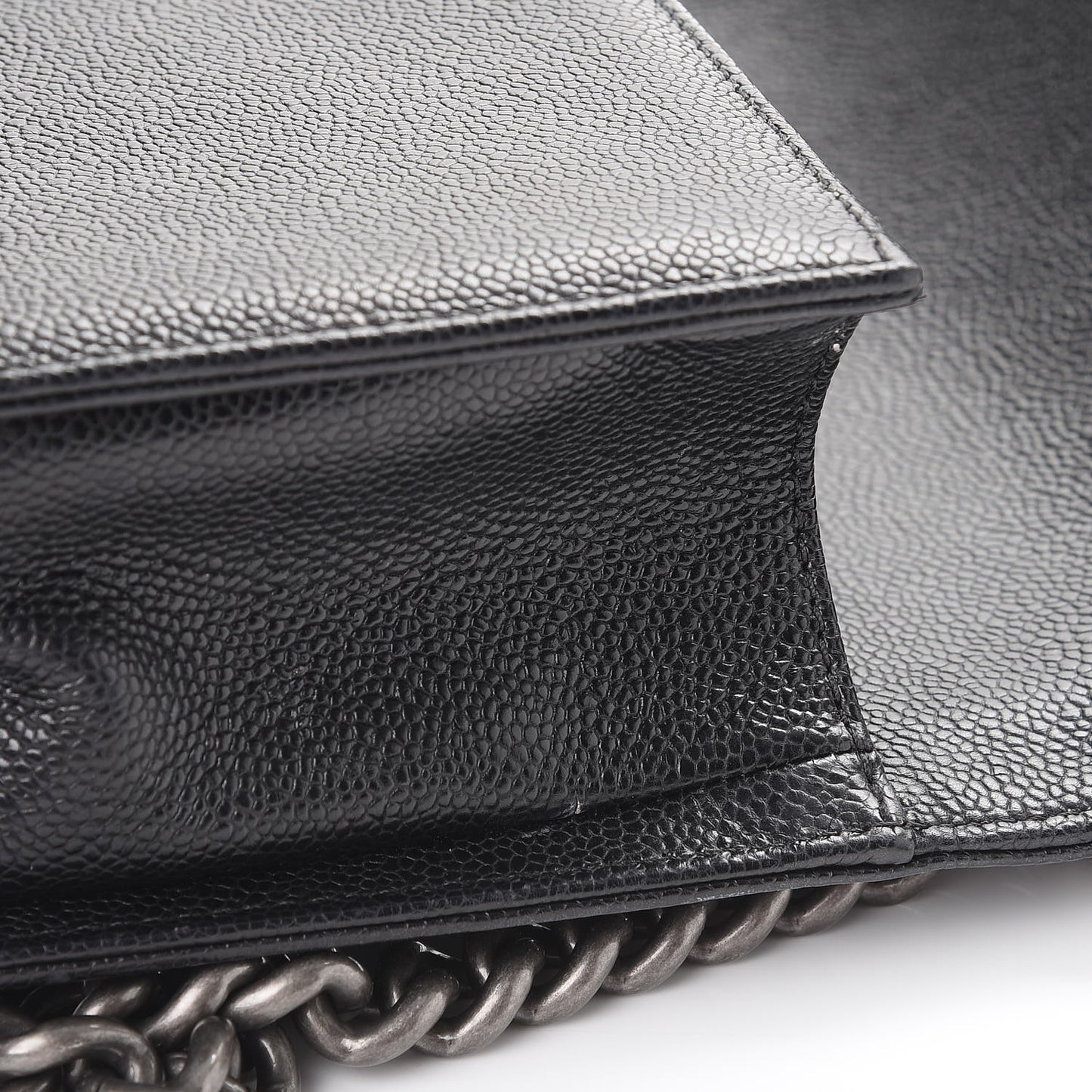 Caviar Quilted Medium Boy Flap Black