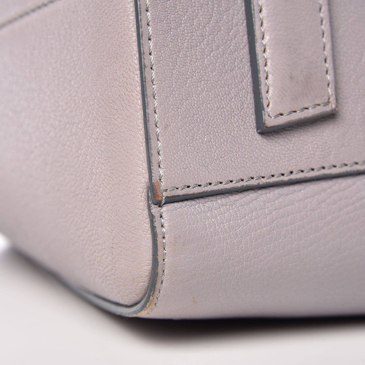 Sugar Goatskin Medium Antigona Pearl Grey