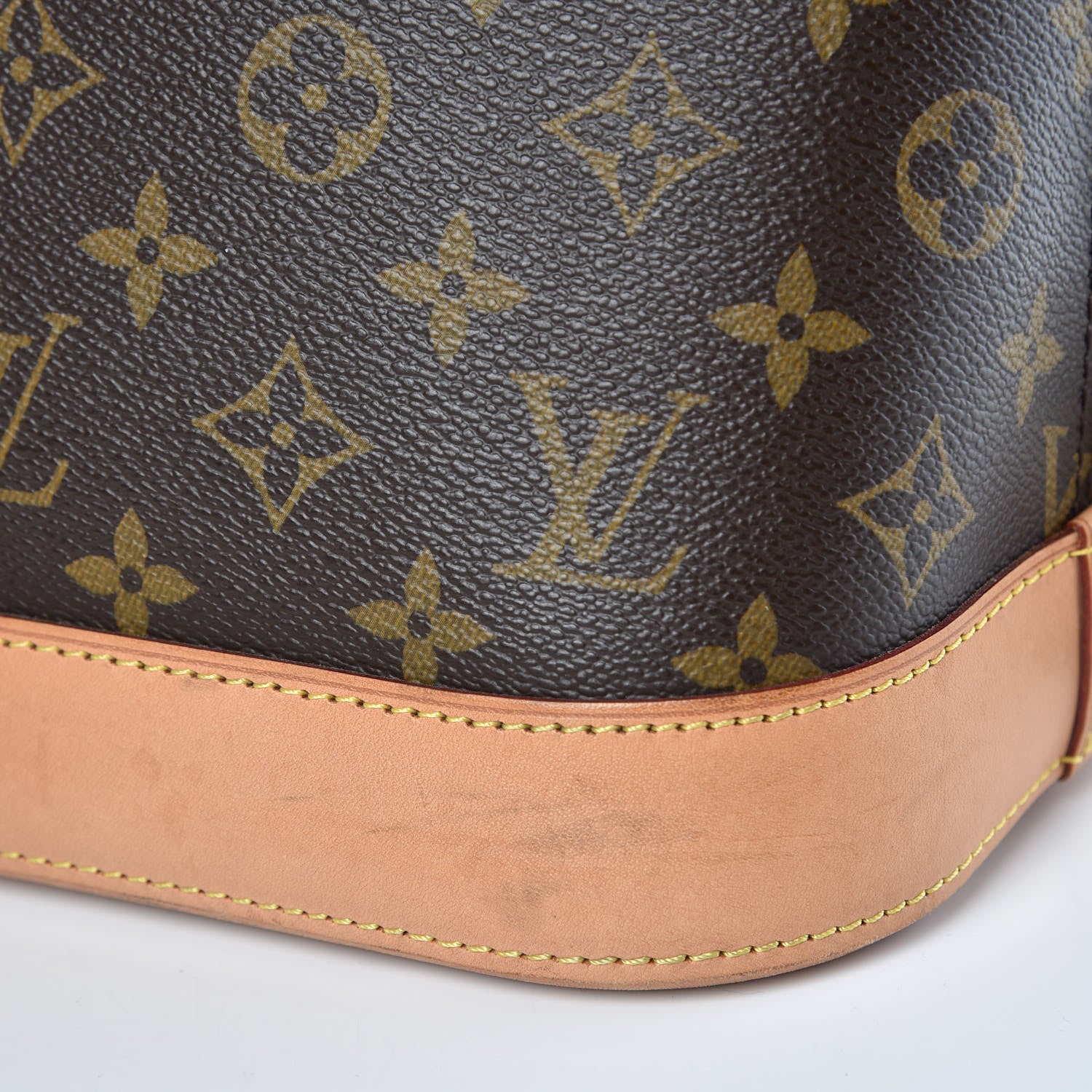 Louis Vuitton Monogram Alma GM 9 of 15