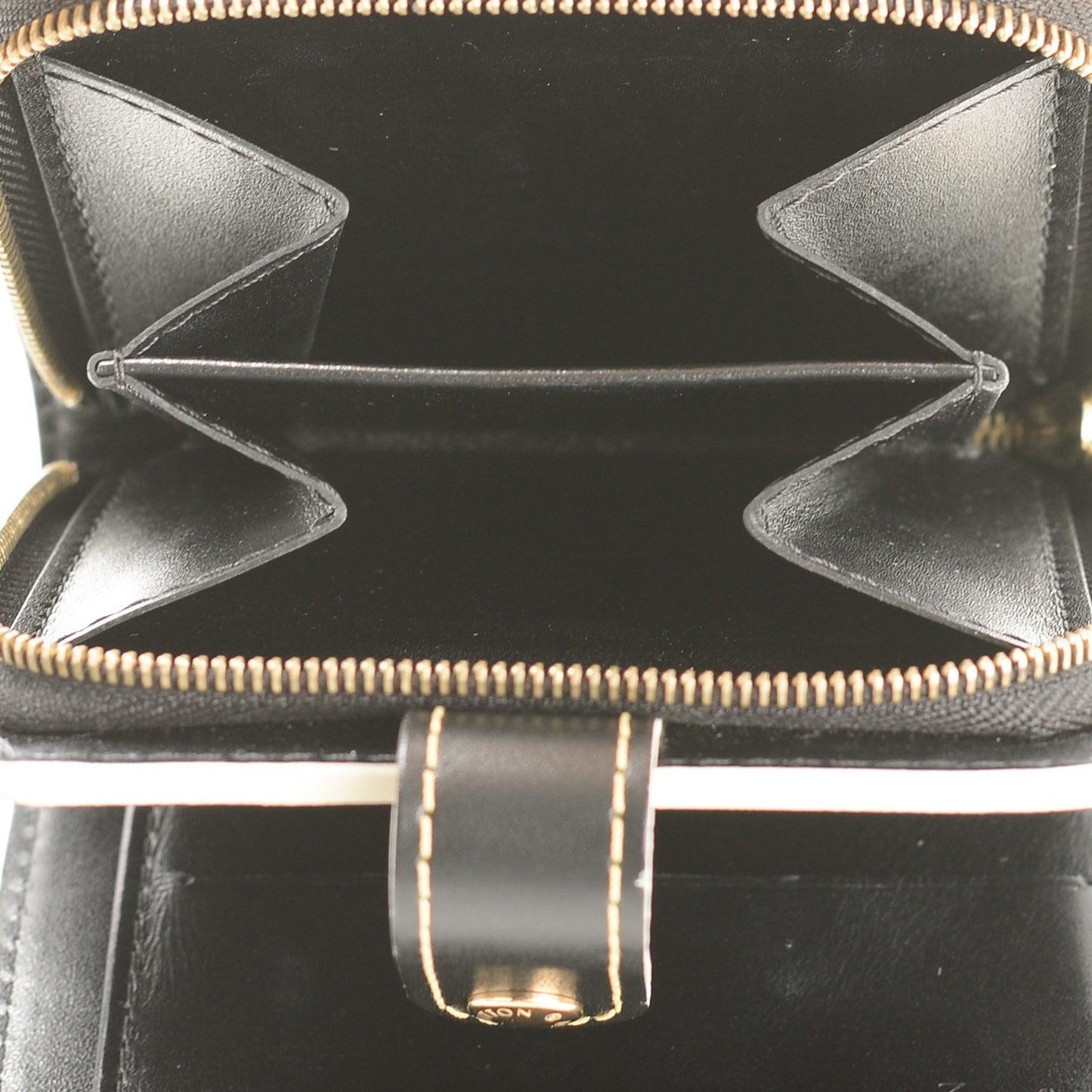 Suhali Compact Zipped Wallet Black
