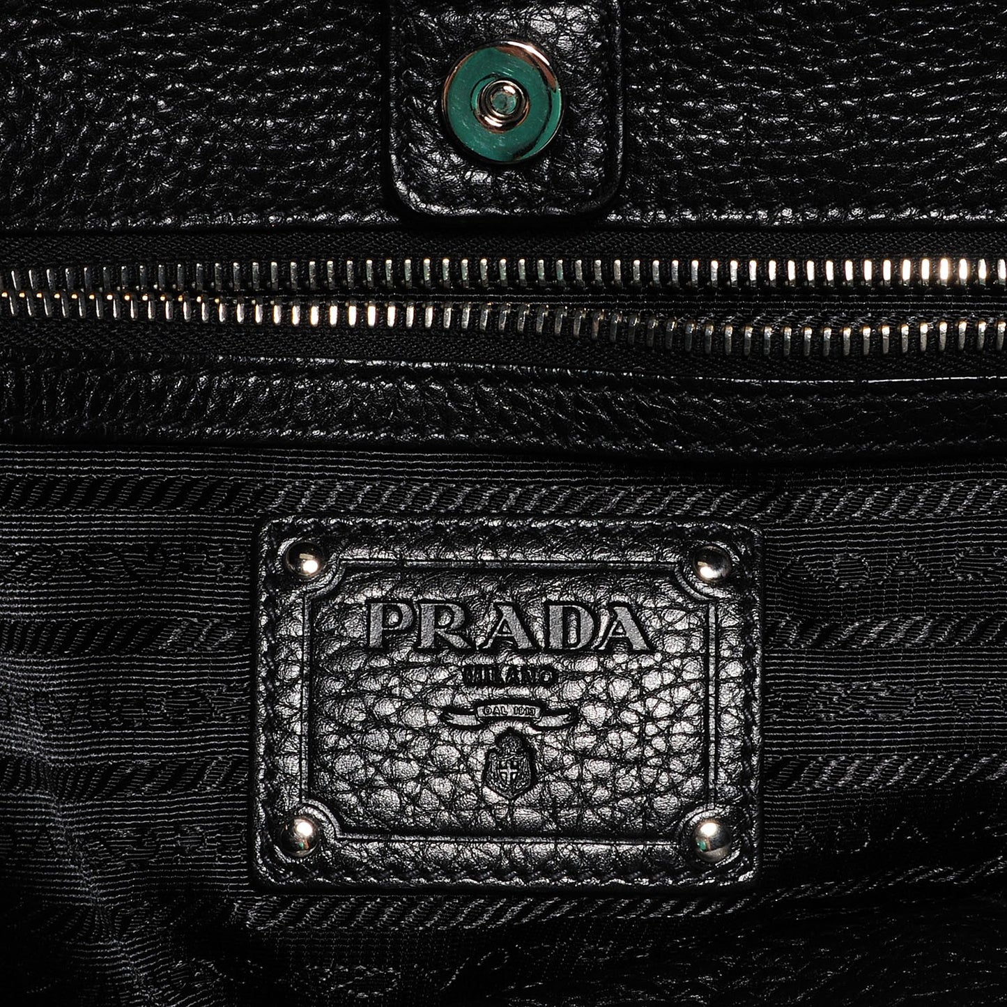 Vitello Daino Shoulder Bag Black