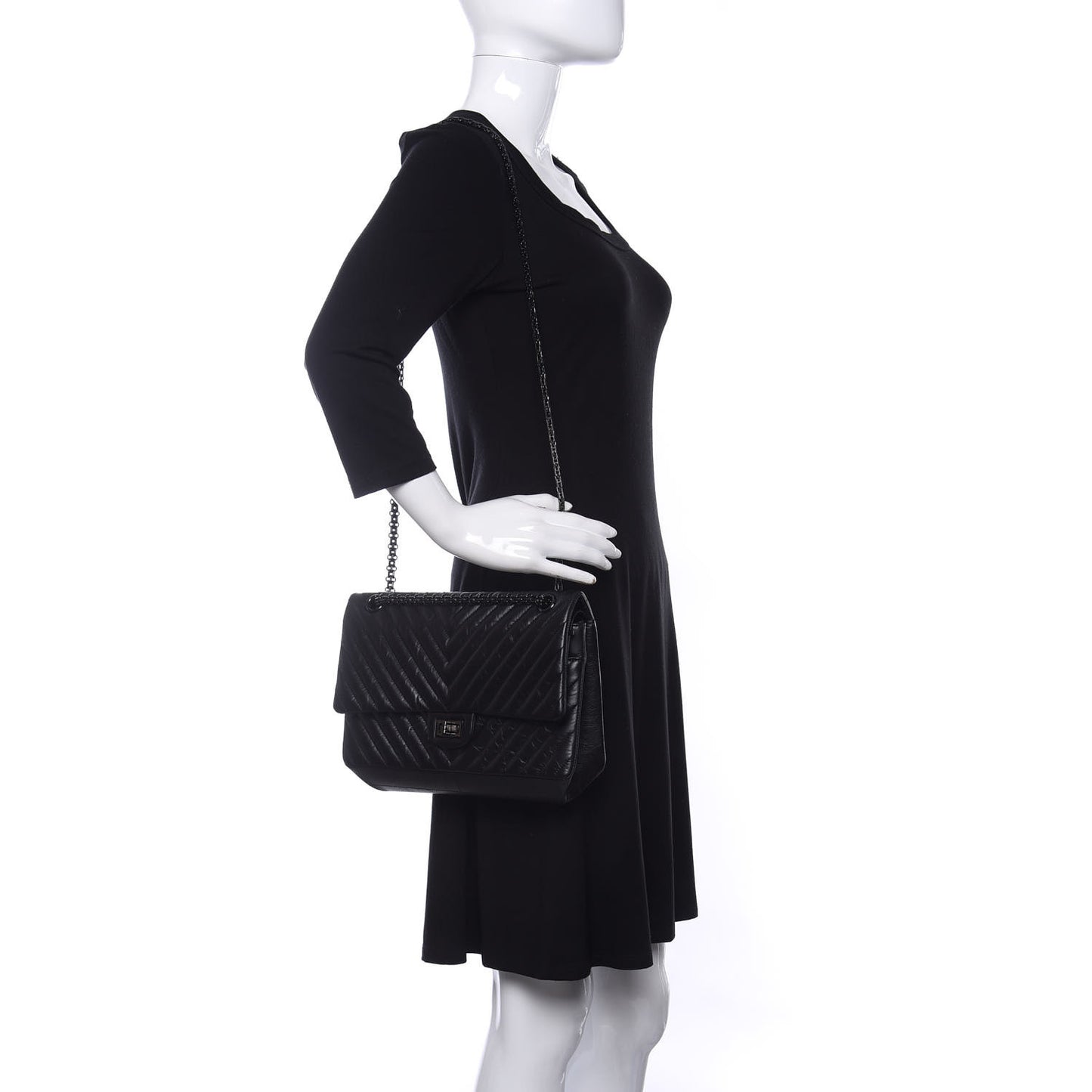 Aged Calfskin Chevron Quilted 2.55 Reissue 226 So Black