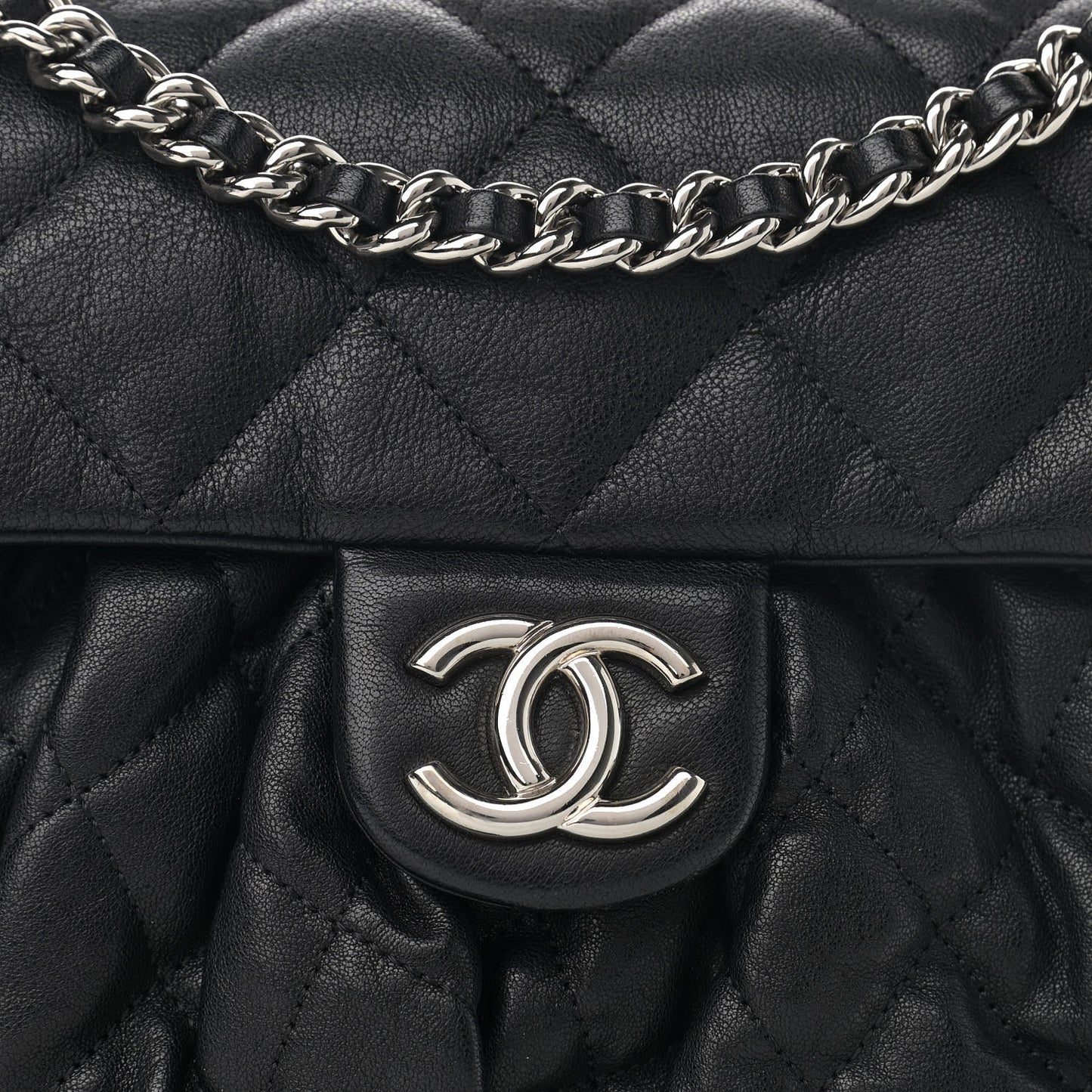 Washed Lambskin Quilted Medium Chain Around Messenger Black