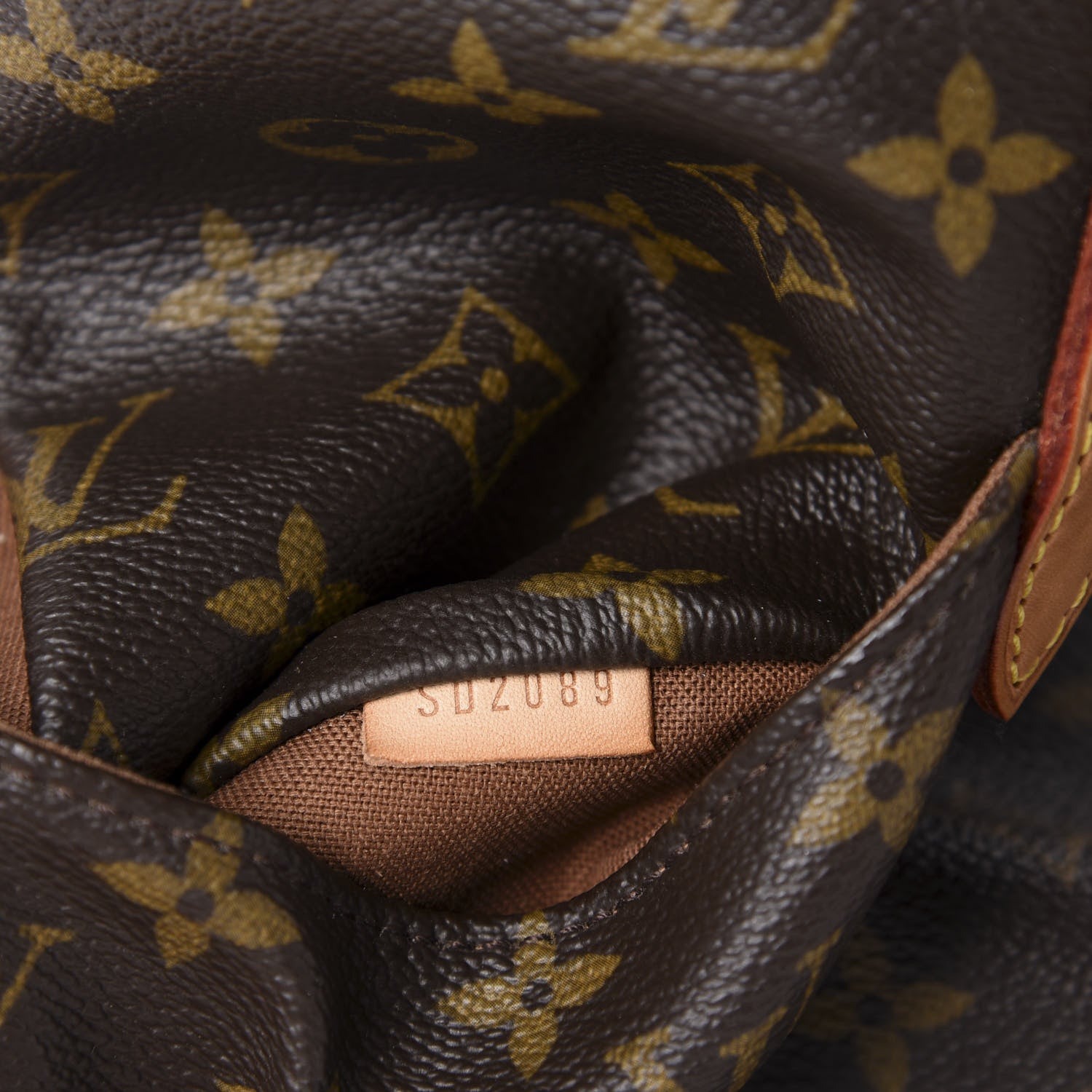 Louis Vuitton Monogram Totally MM 9 of 11