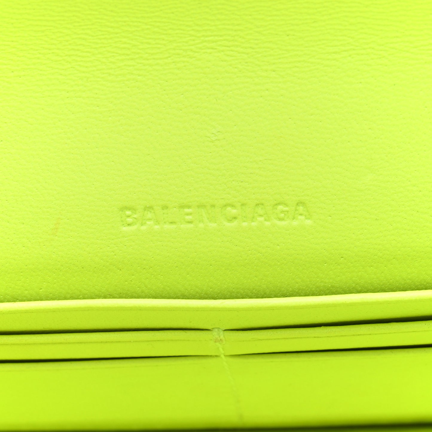 Extra Supple Calfskin Crocodile Embossed Gossip Wallet On Chain Fluo Yellow