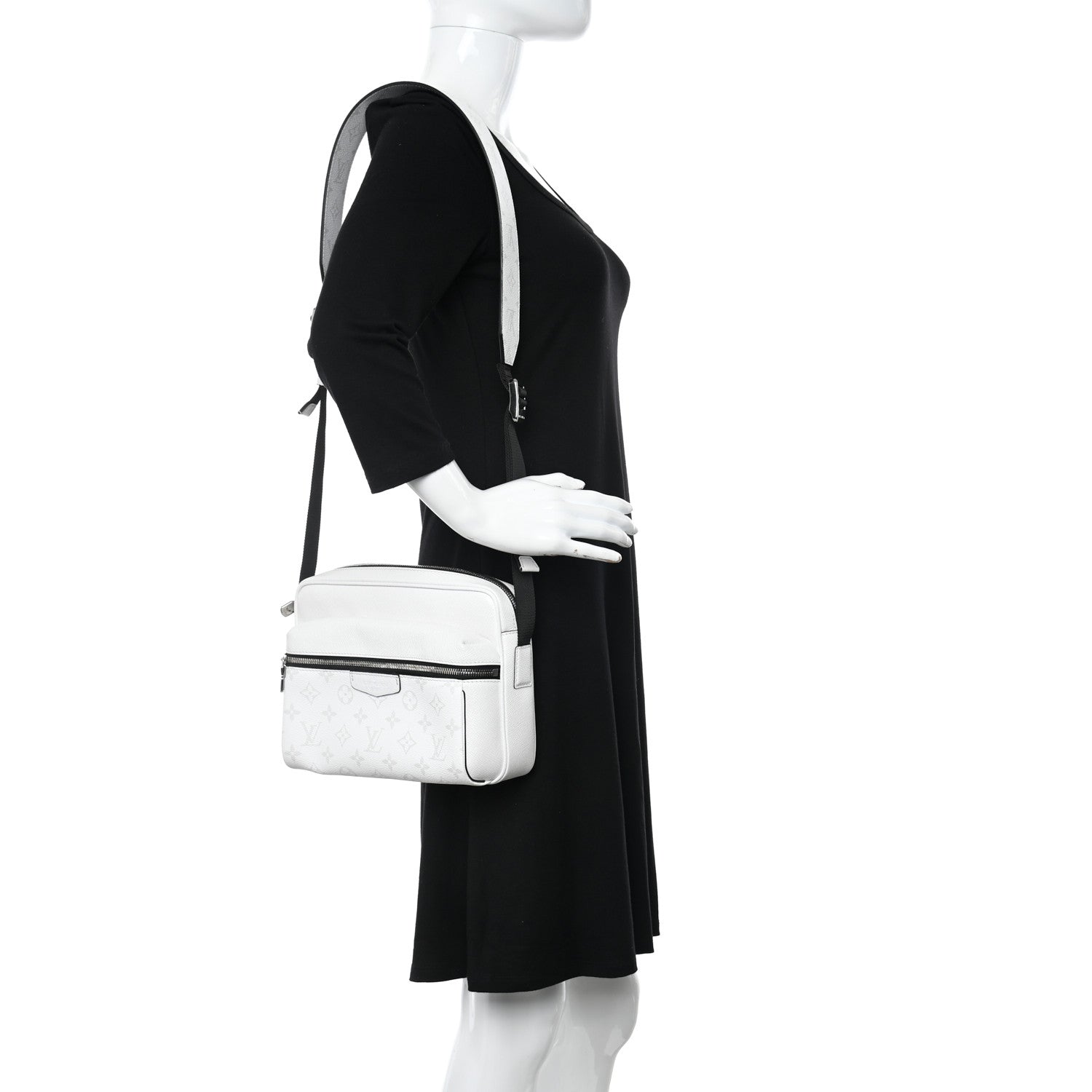 Louis Vuitton Taigarama Outdoor Messenger Antartica 2 of 9