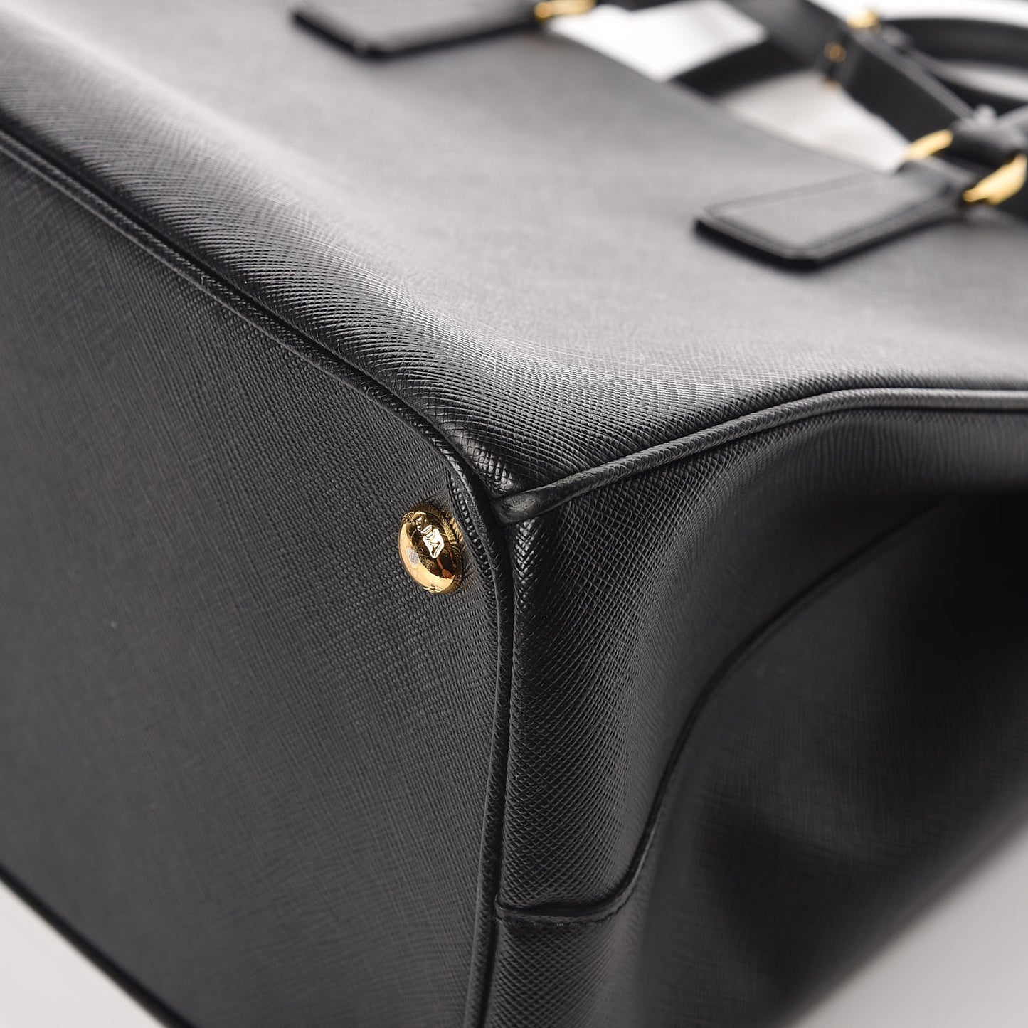 Saffiano Medium Galleria Double Zip Tote Black