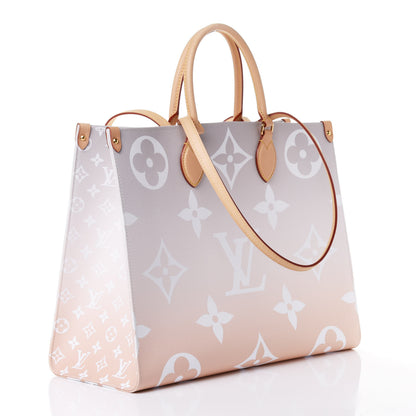 Louis Vuitton Monogram Giant By The Pool Onthego GM Brume 2 of 4