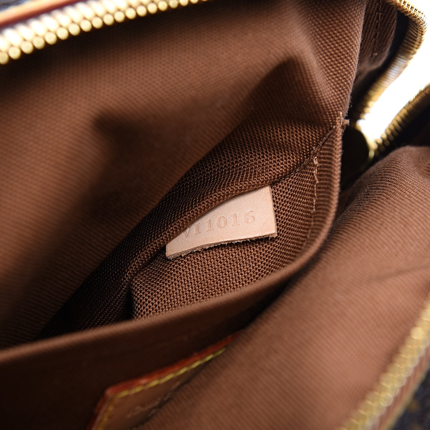 Louis Vuitton Monogram Riveting 6 of 10