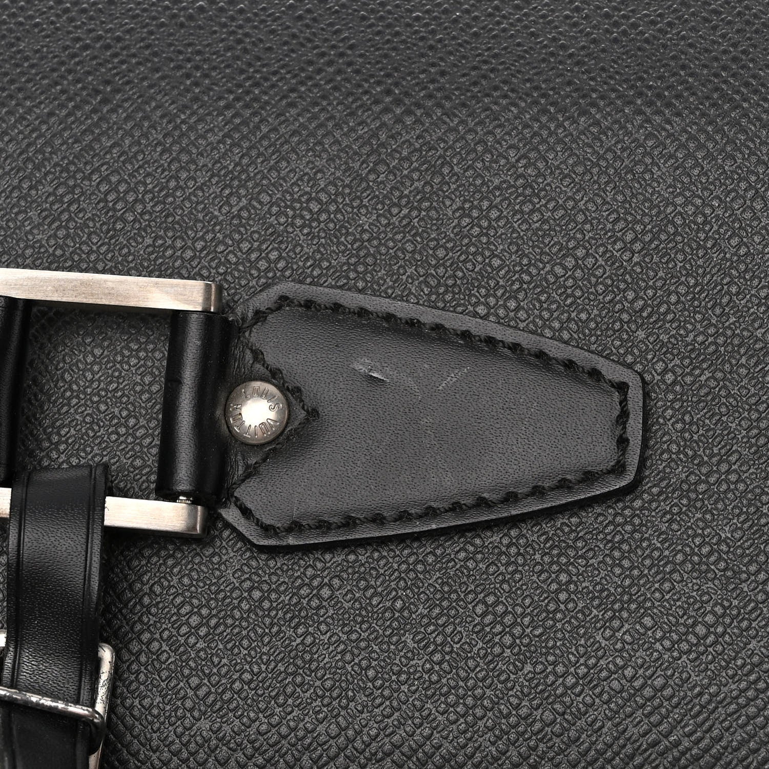 Louis Vuitton Taiga 7 Hanger Garment Carrier Epicea Black 9 of 14