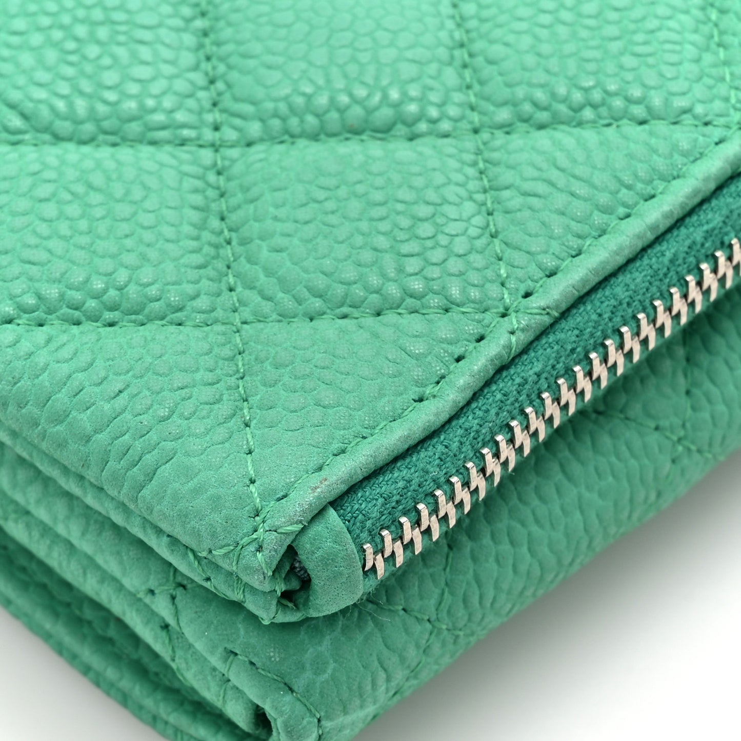 Iridescent Caviar Quilted Flap Zip Card Holder Green