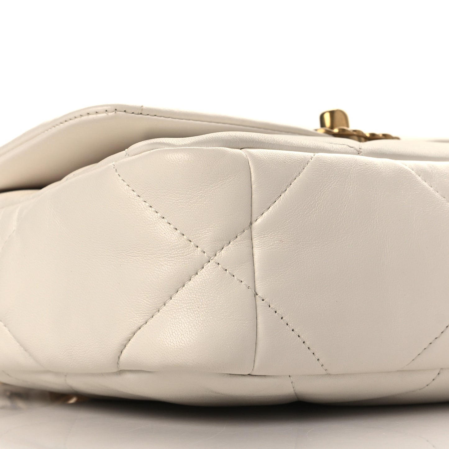 Lambskin Quilted Medium Chanel 19 Flap White