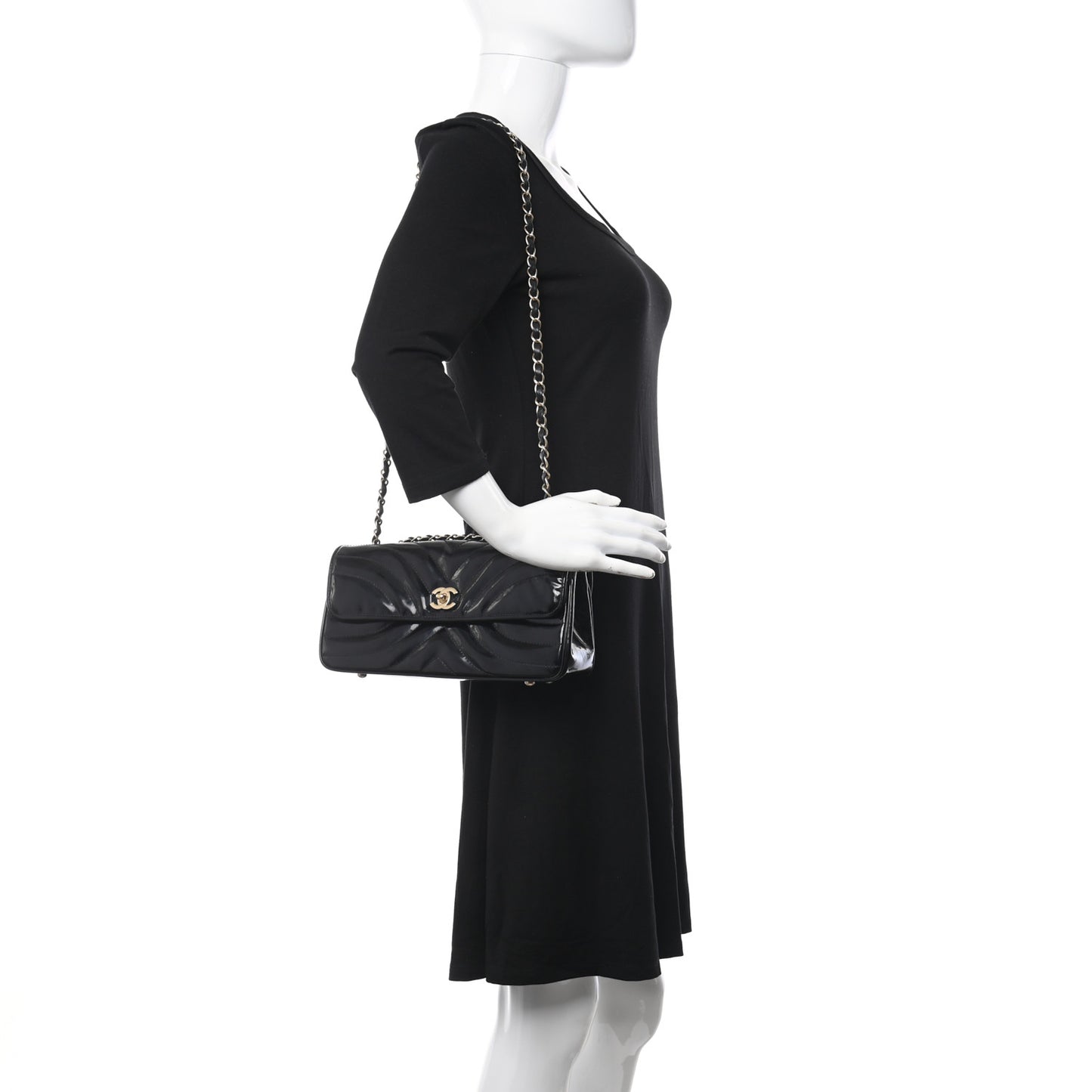 Glazed Calfskin Scallop Quilted Single Flap Black