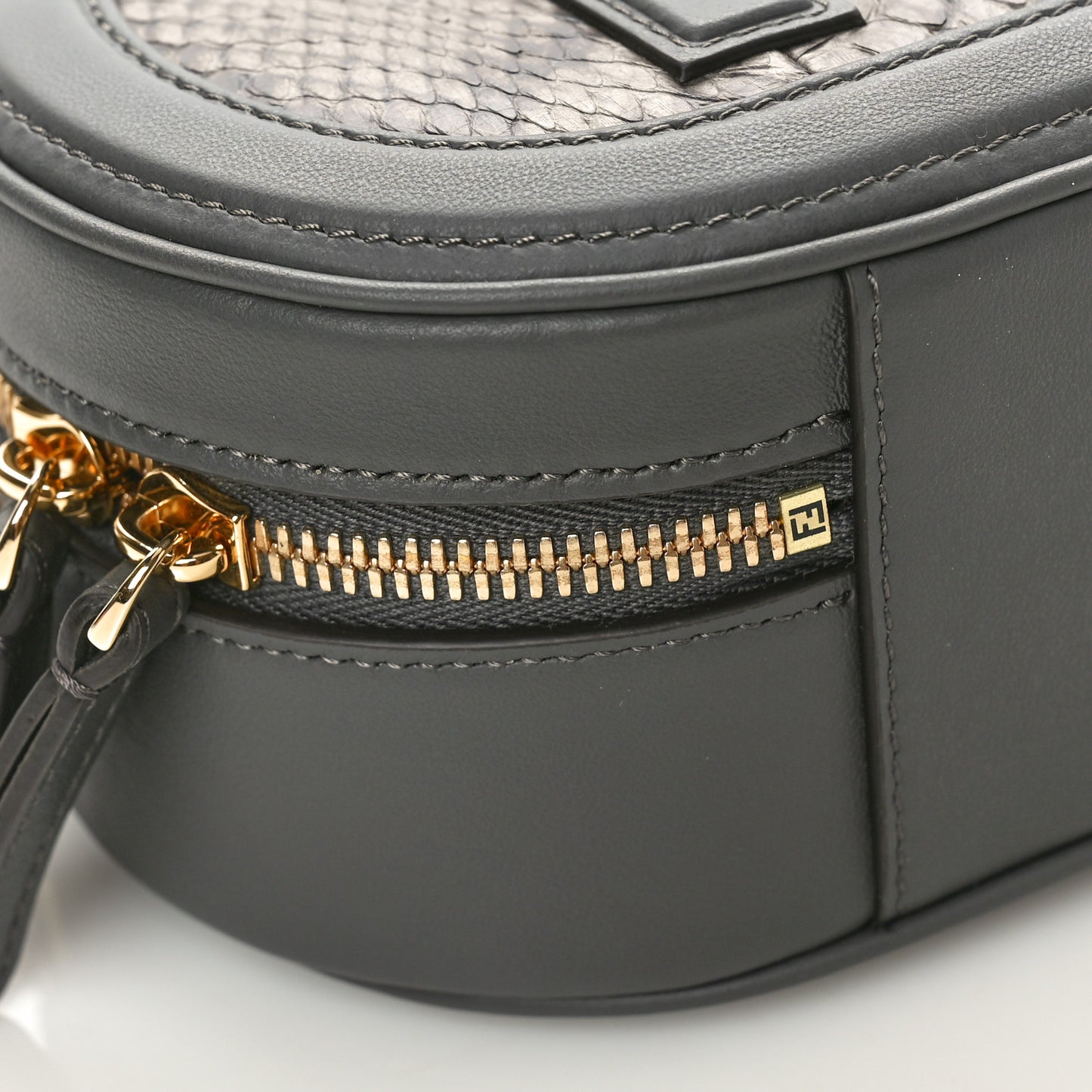 Vitello Grace Elaphe Python Print O'Lock Mini Camera Case Asfalto Fumo