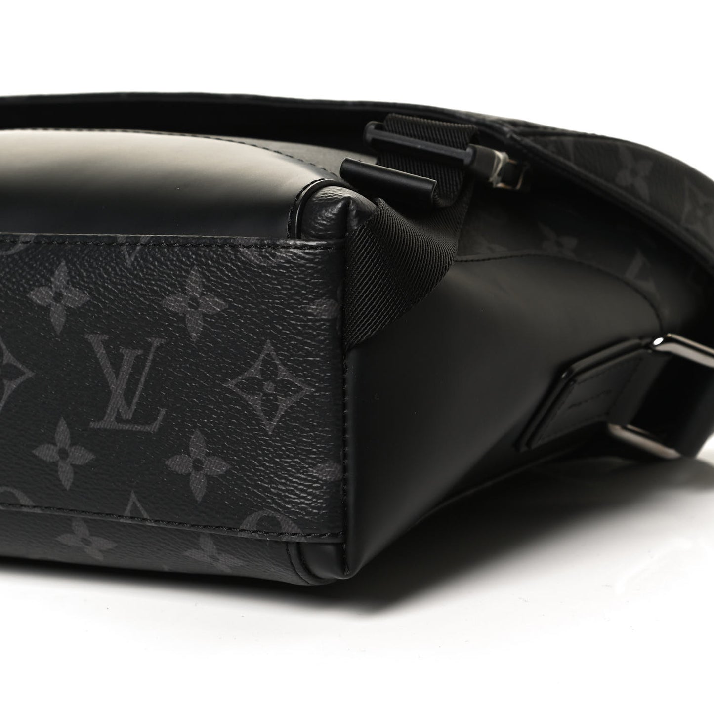 Monogram Eclipse Voyager PM Messenger
