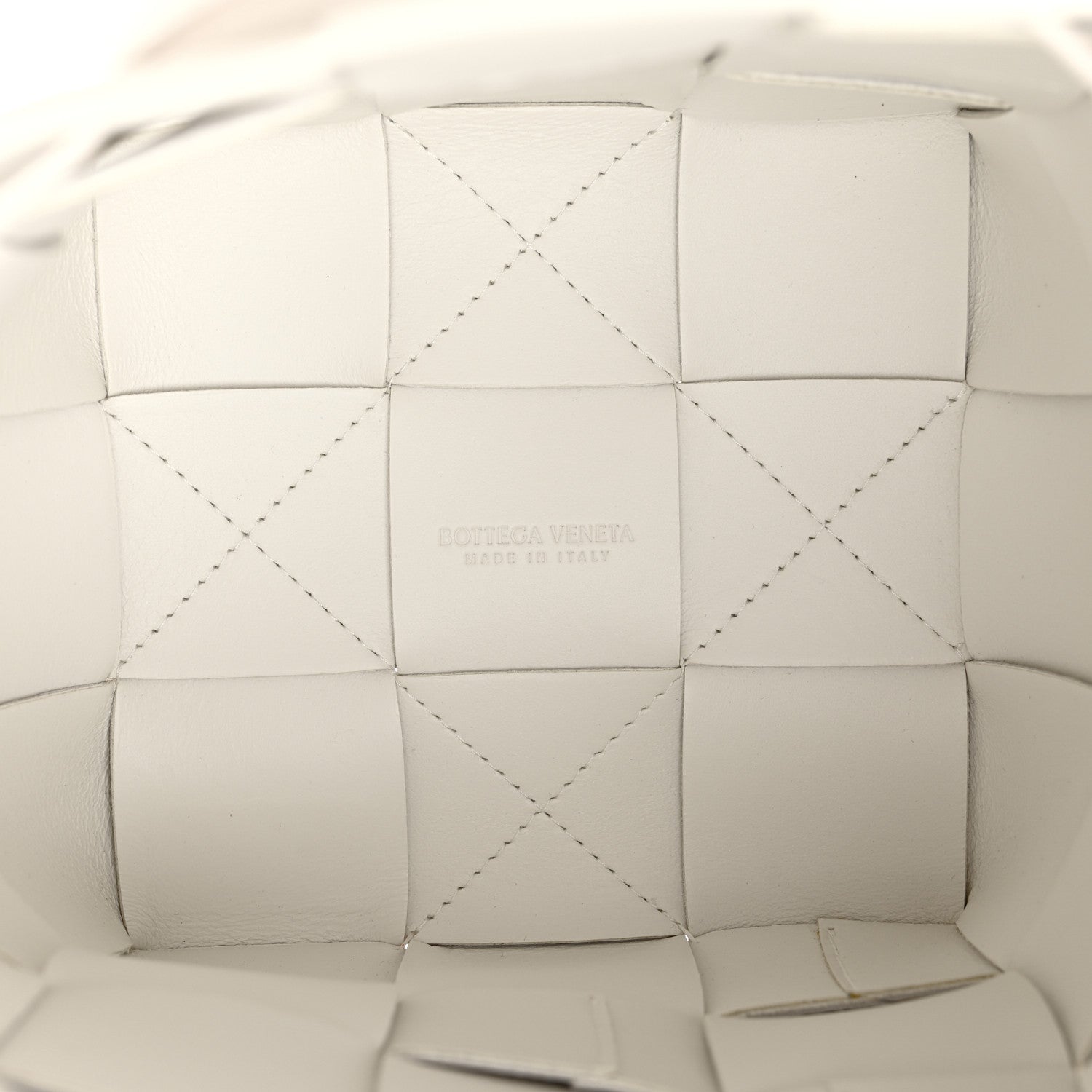 Bottega Veneta Lambskin Maxi Intrecciato Small Cassette Crossbody Bucket Bag White 5 of 9