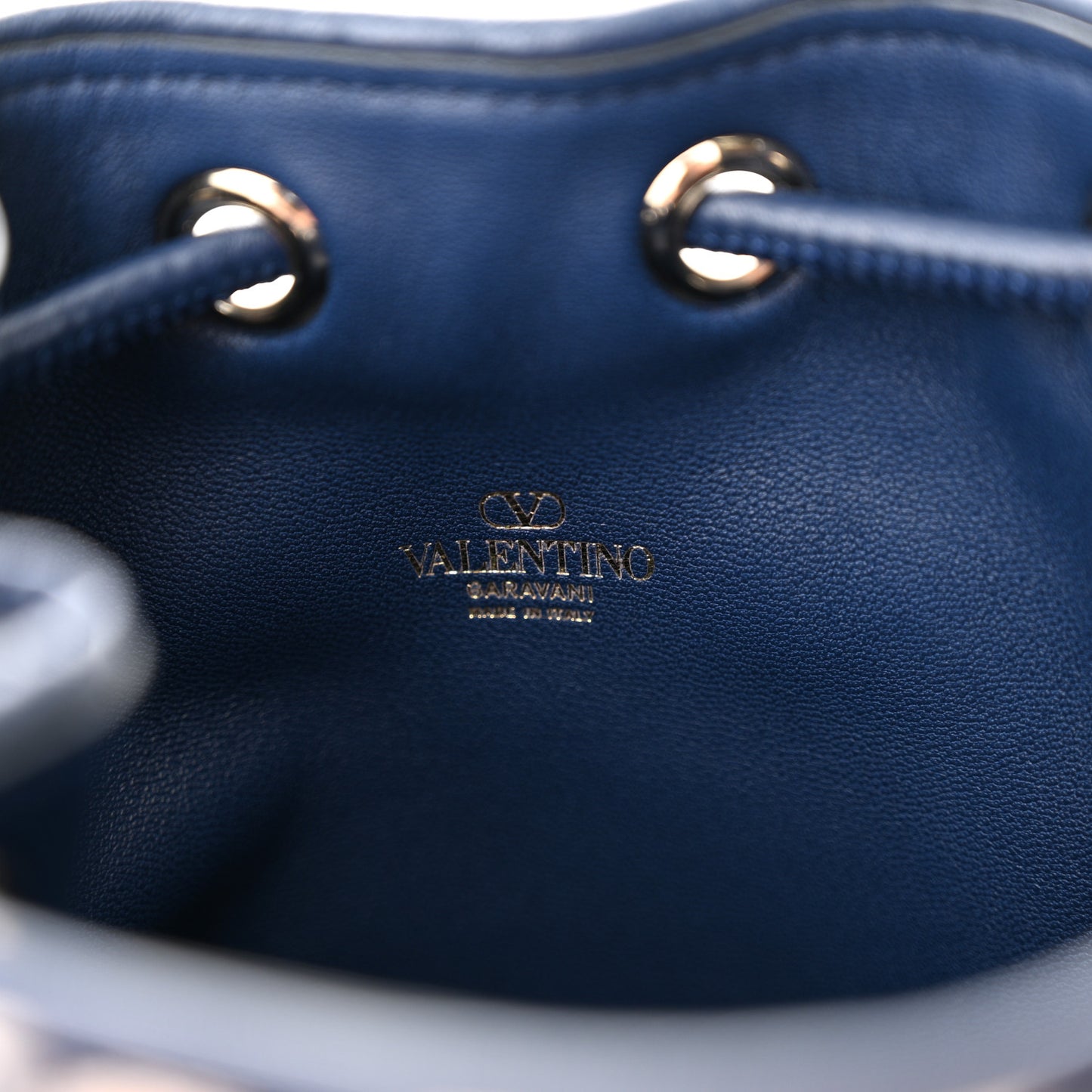 Toile Iconographe Nappa Mini Vlogo Signature Bucket Bag White Worker