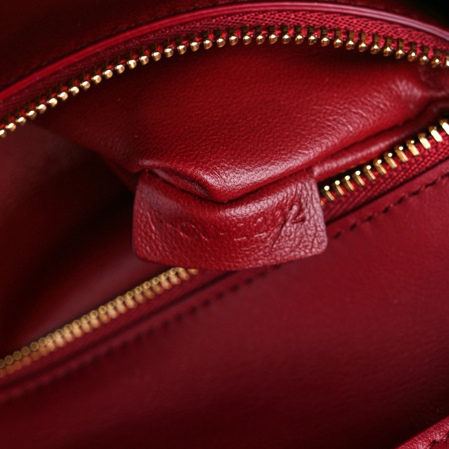 Smooth Calfskin Medium Tabou Carmin