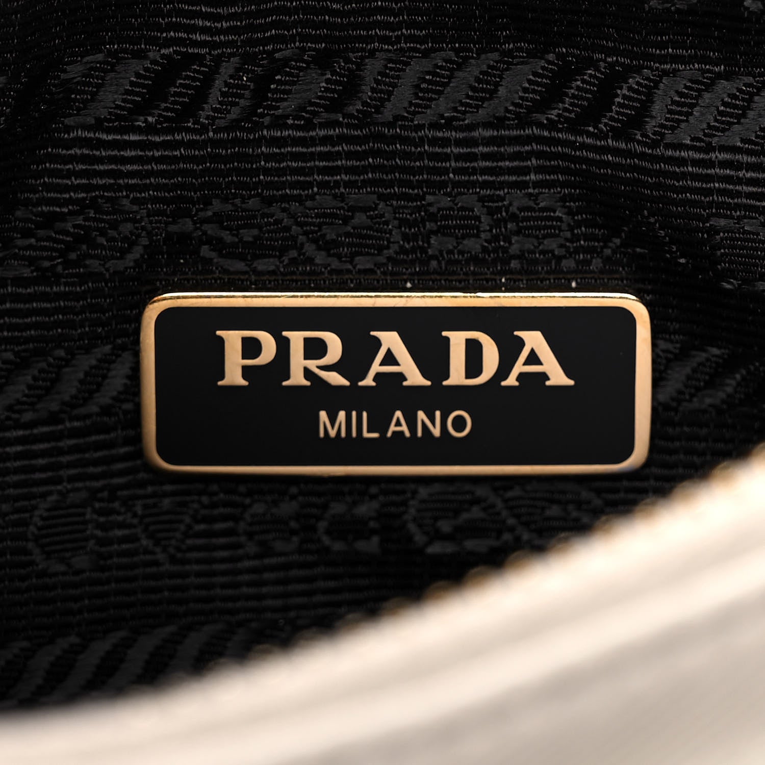 Prada Saffiano Re-Edition 2005 Shoulder Bag White 6 of 19