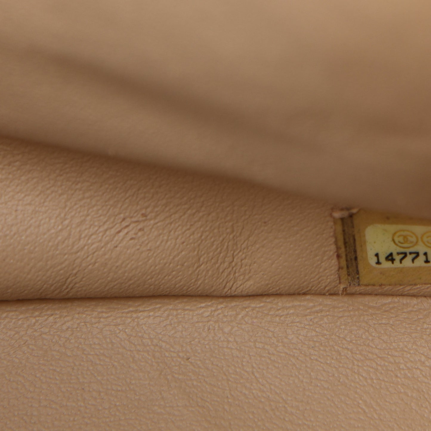 Caviar Quilted Jumbo Double Flap Beige Clair