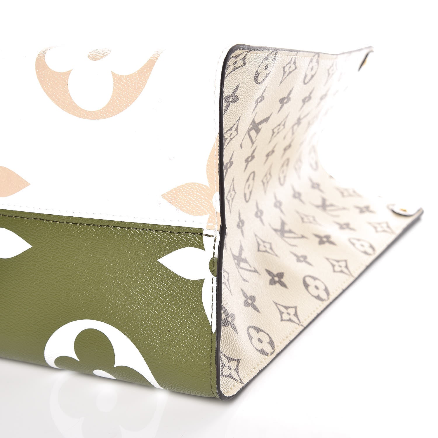 Louis Vuitton Monogram Giant Onthego GM Kaki Beige 7 of 17