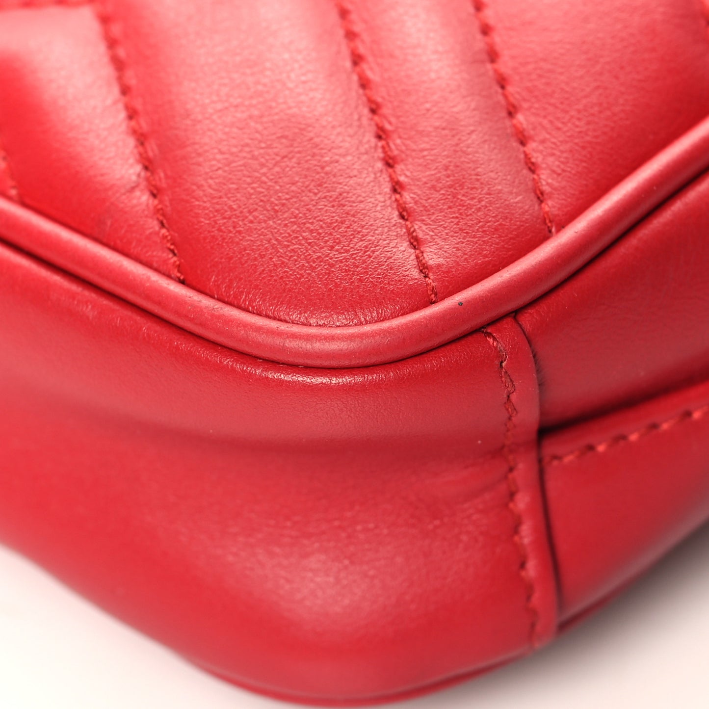 Calfskin Matelasse Mini GG Marmont Crossbody Bag Hibiscus Red