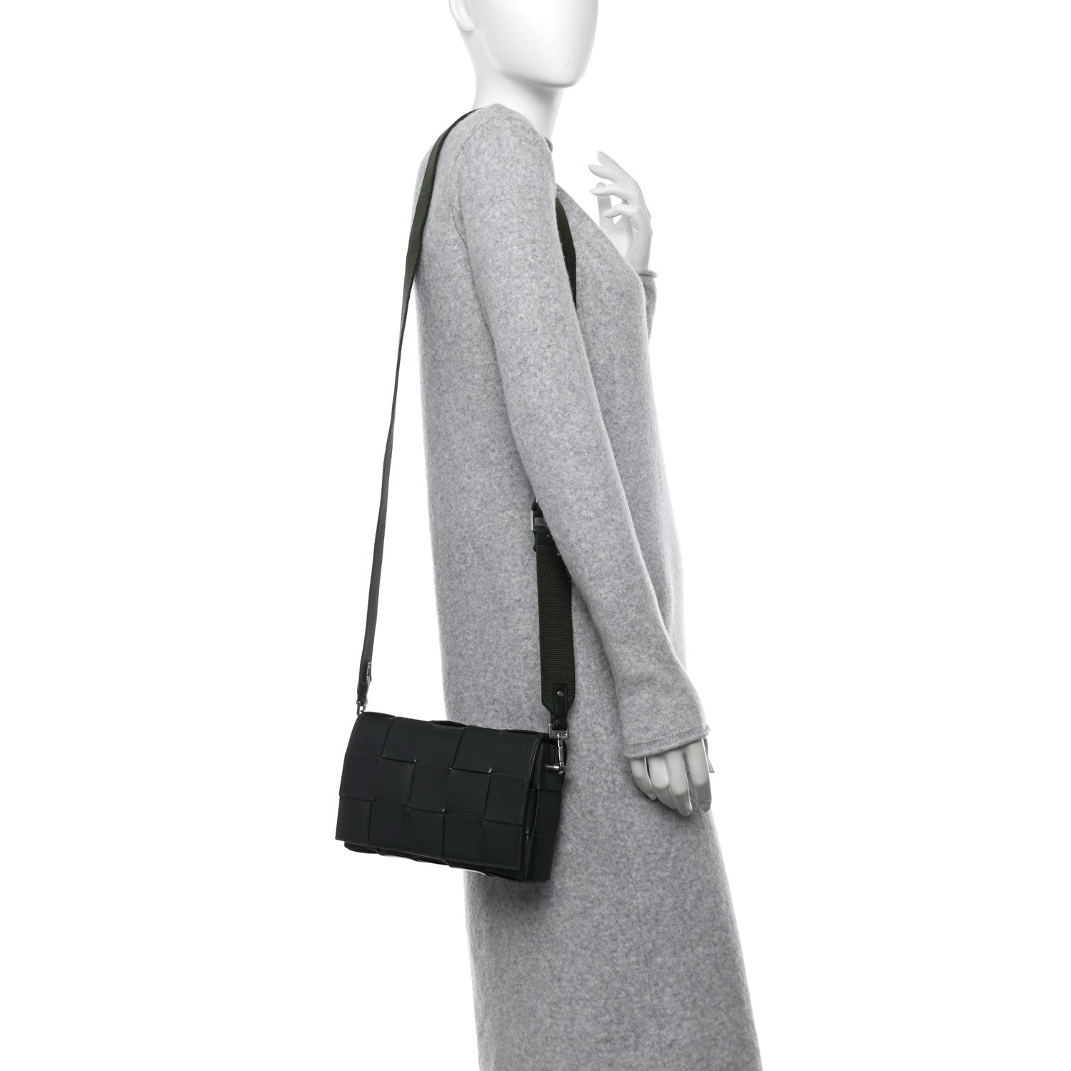 Bottega Veneta Calfskin Maxi Intrecciato Versatile Cassette Bag Dark Green 3 of 11