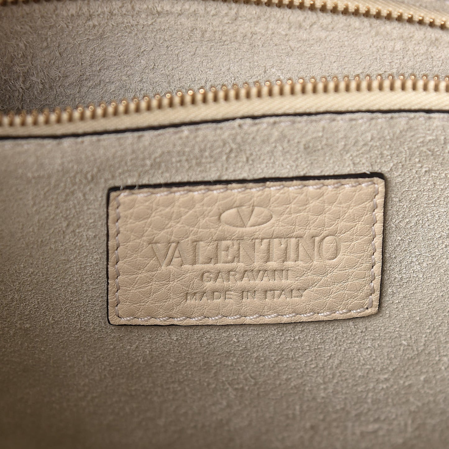 Pebbled Calfskin Rockstud Double Handle Cinch Tote Light Ivory