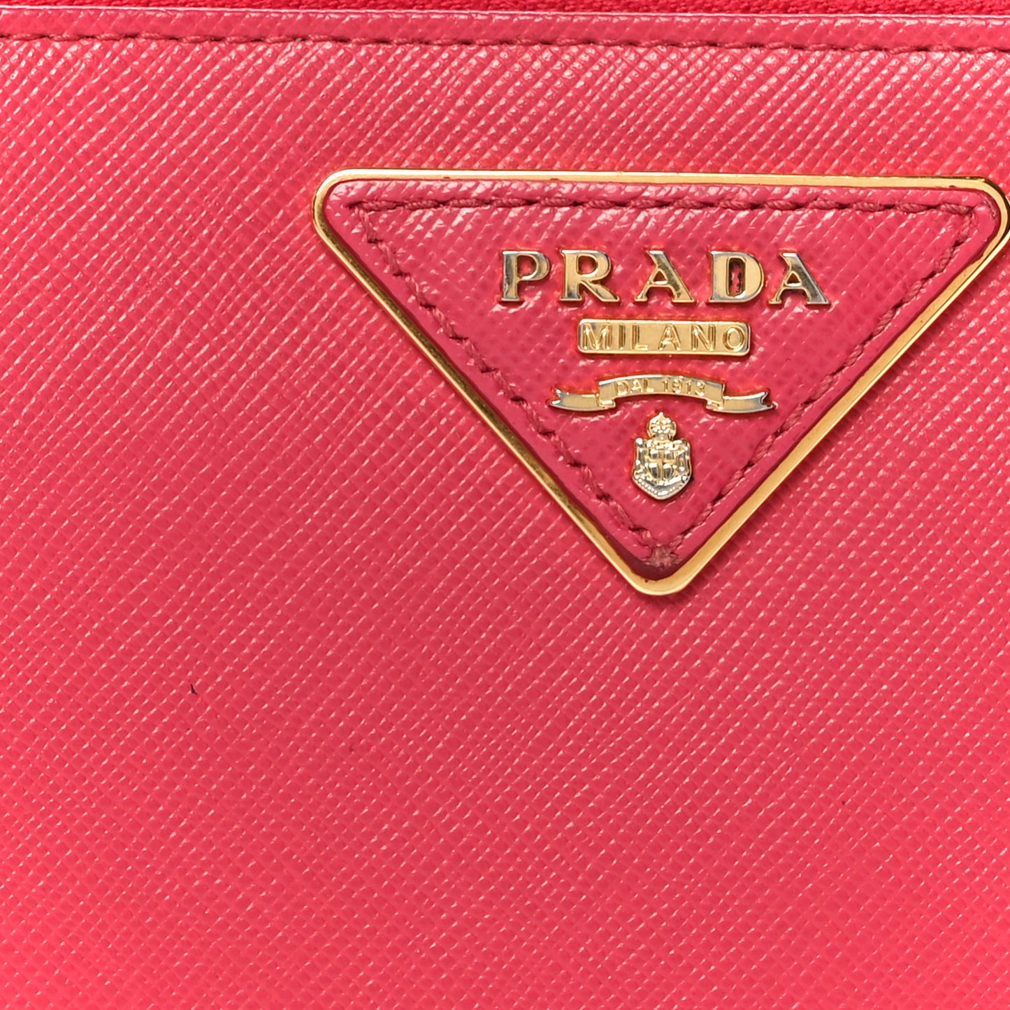 Saffiano Triangle Zip Around Wallet Peonia
