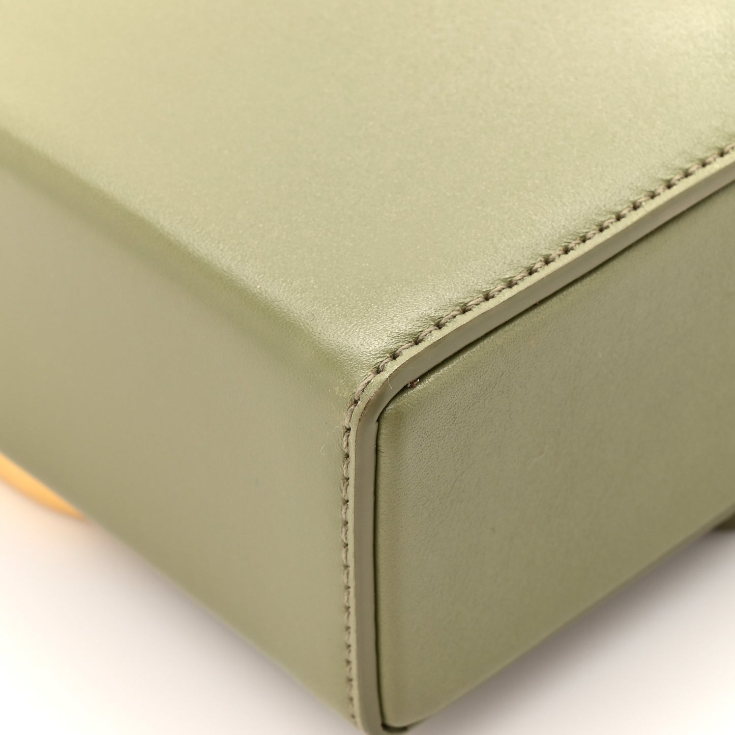 Box Calfskin 30 Montaigne Box Bag Mint Green