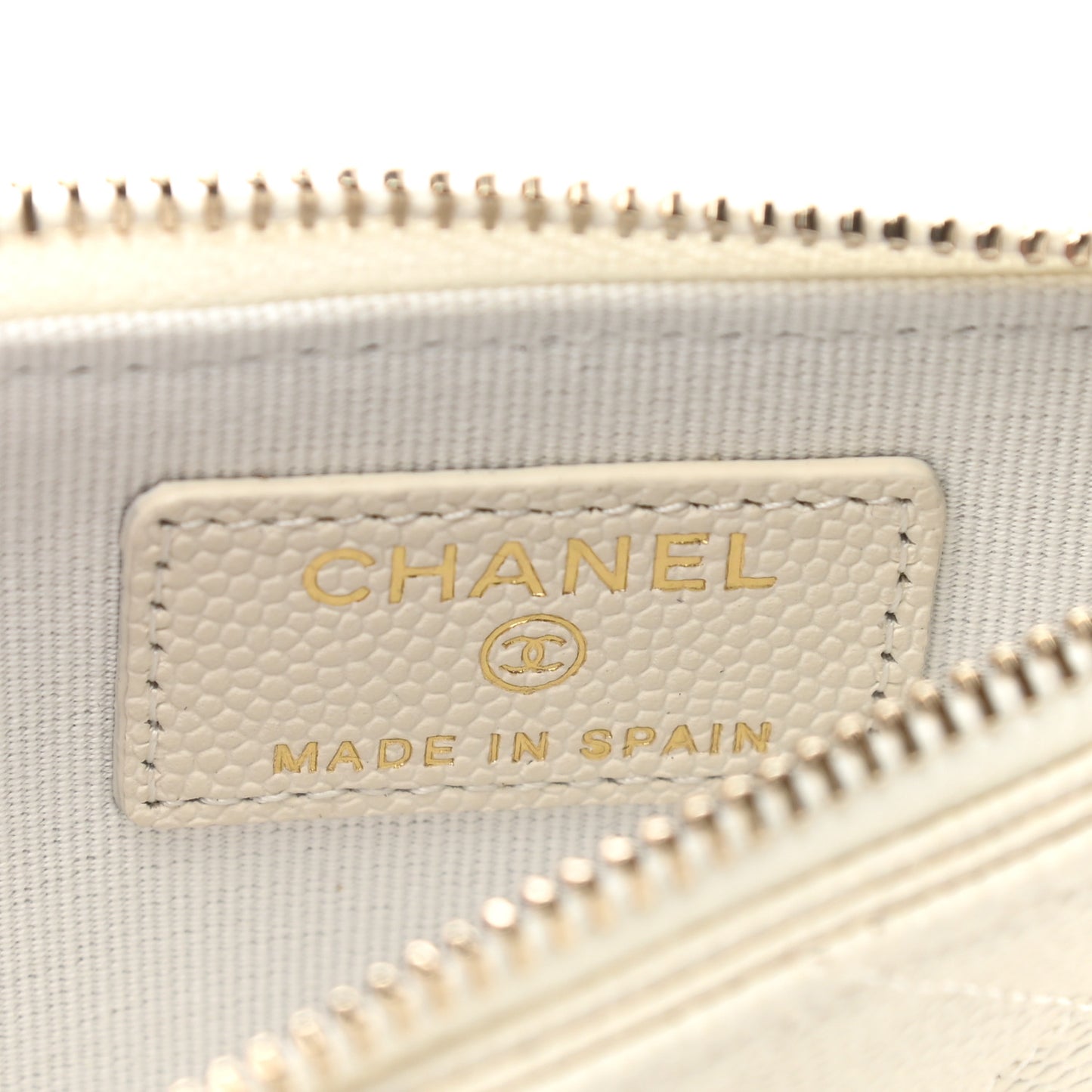 Caviar Quilted Flap Zip Card Holder White