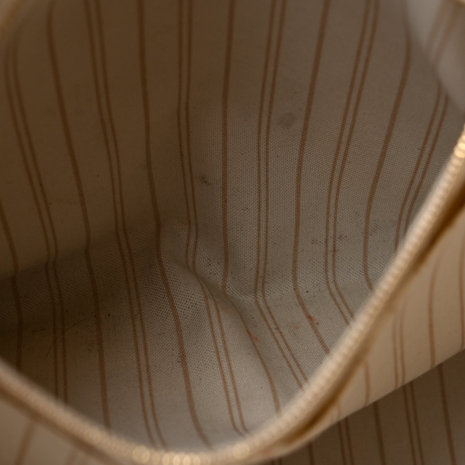 Louis Vuitton Monogram Giant Jungle Onthego GM Ivory 12 of 15