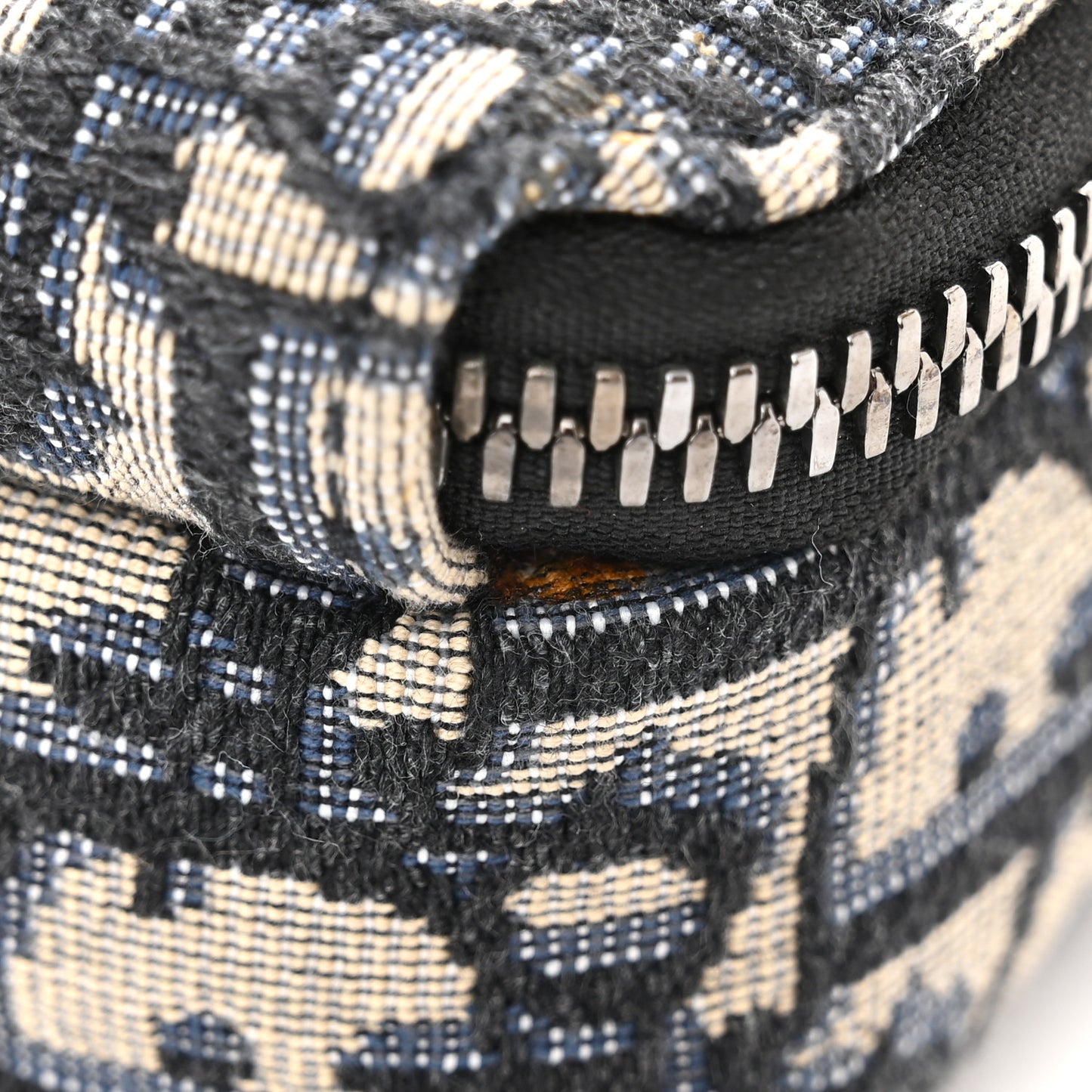 Oblique Pouch Beige Black