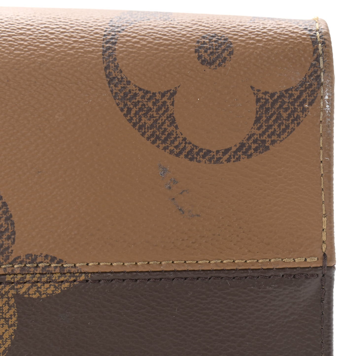 Reverse Monogram Giant Onthego MM