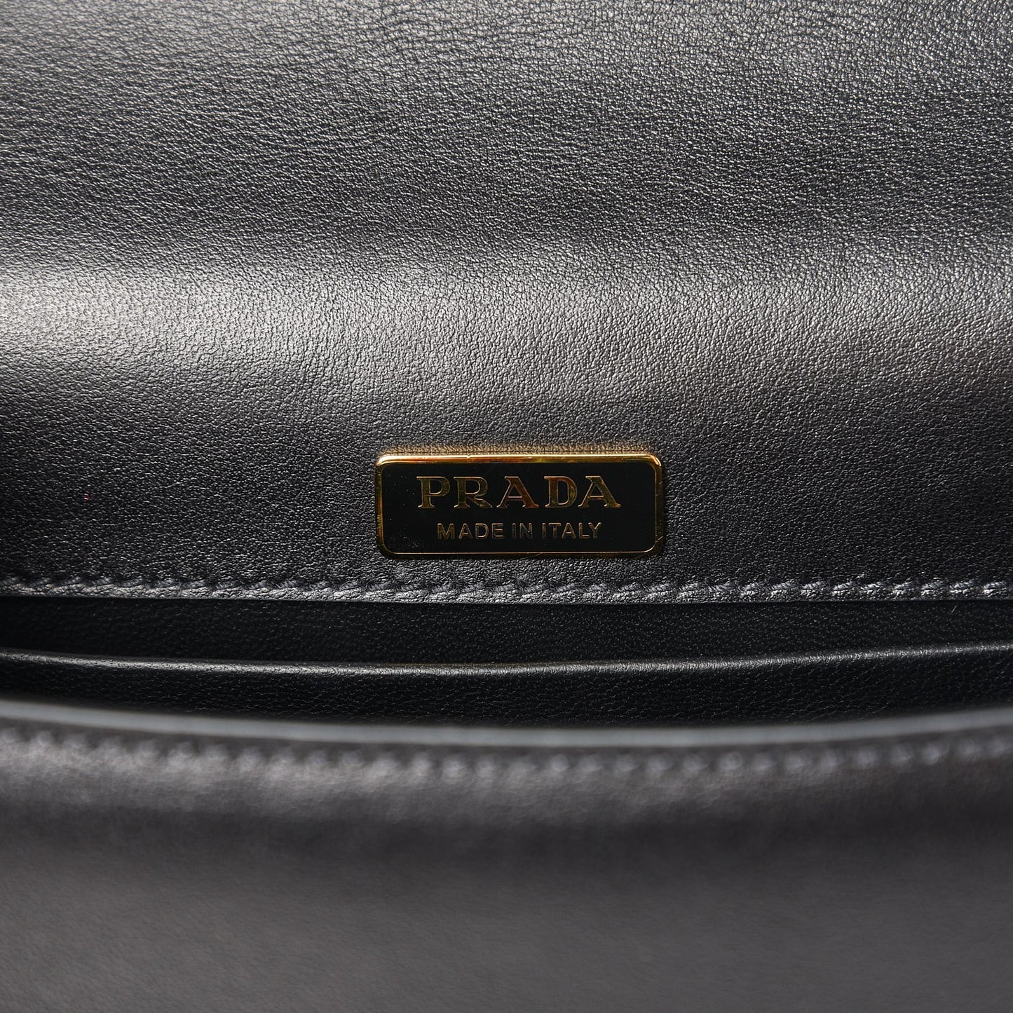Vitello Antic Soft Pattina Shoulder Bag Black