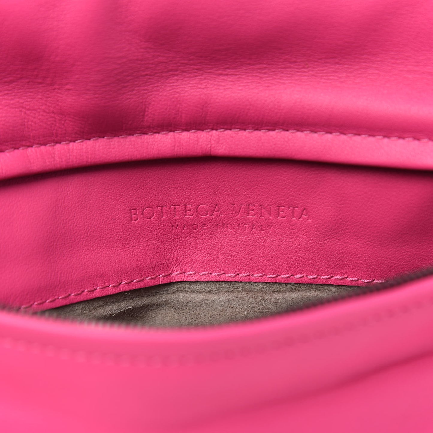 Nappa Intrecciato Turnlock Clutch Deco Rosa Shock