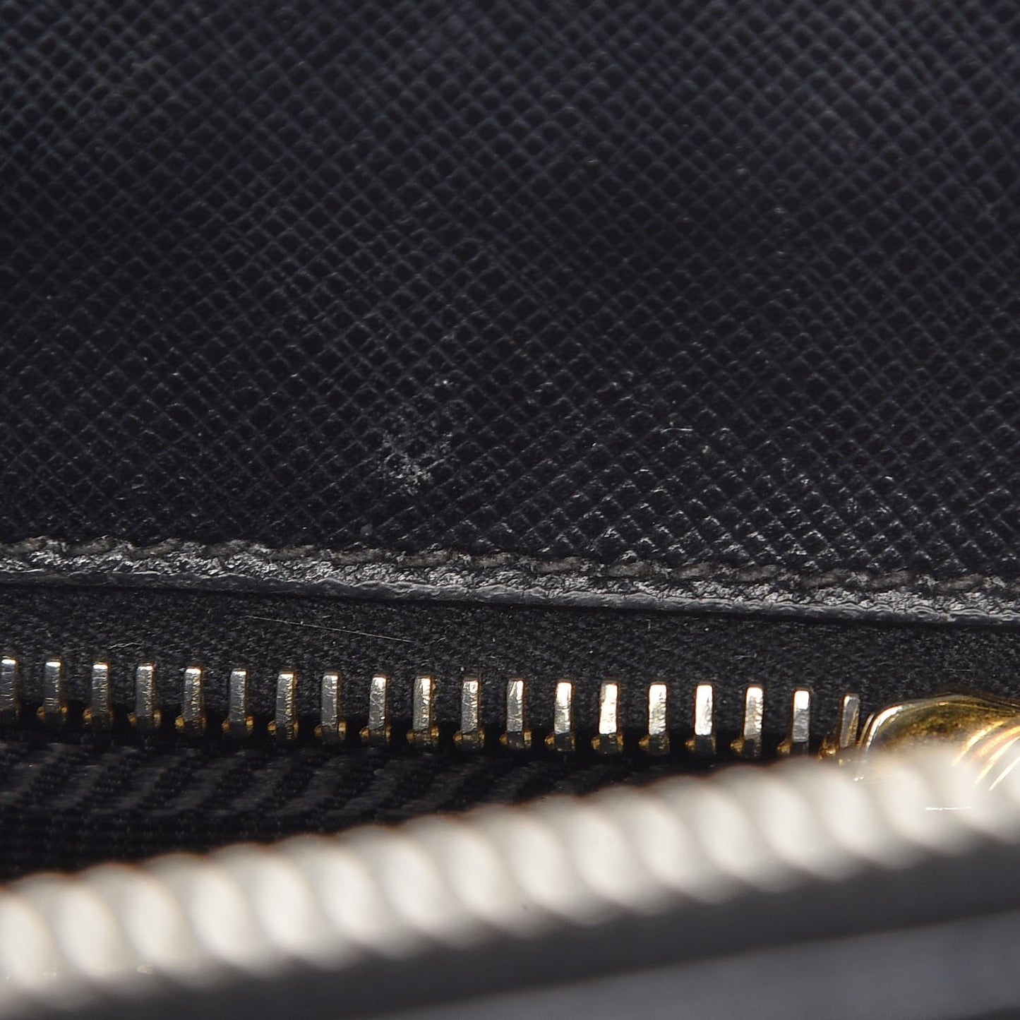 Saffiano Medium Galleria Double Zip Tote Black