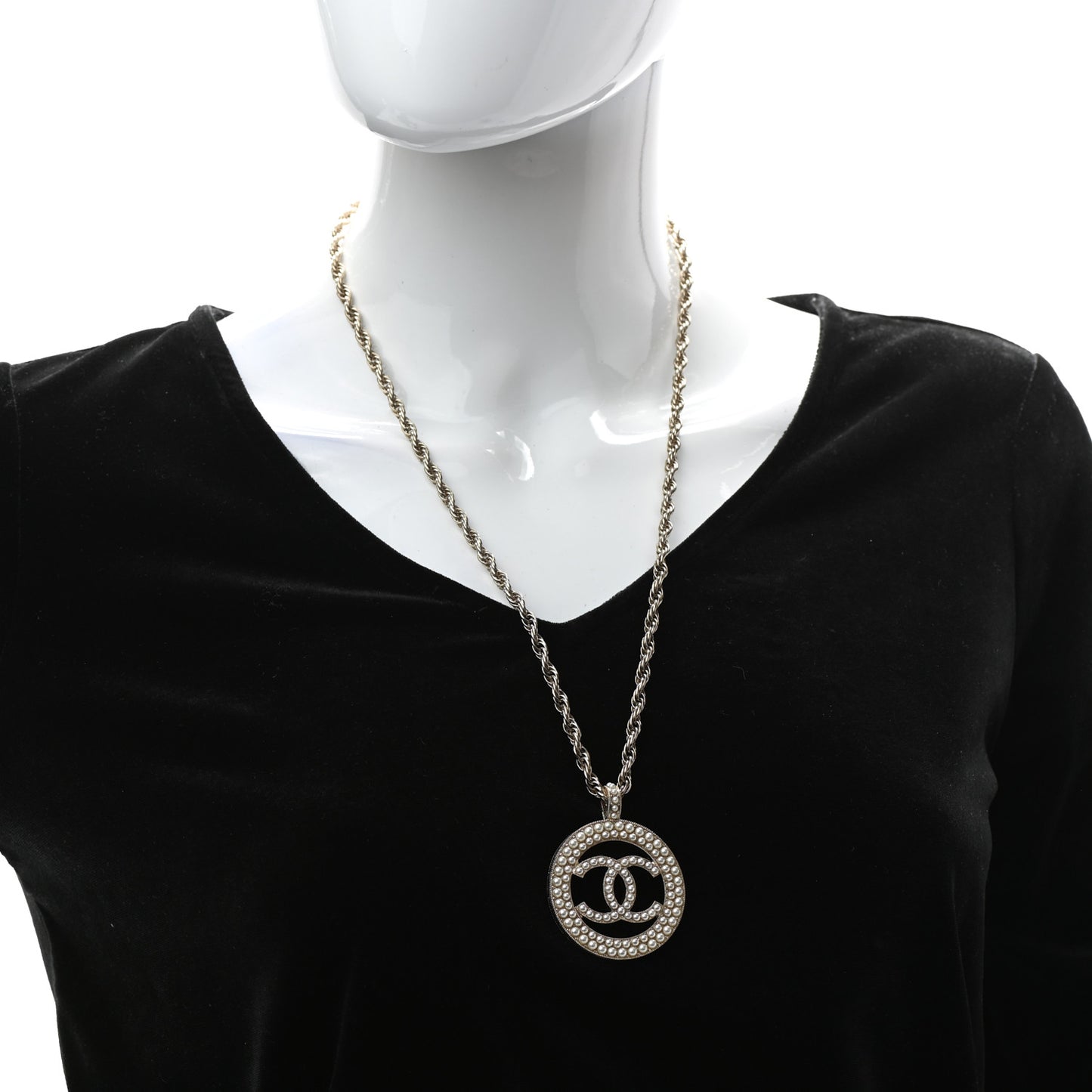 Pearl CC Round Pendant Necklace Gold