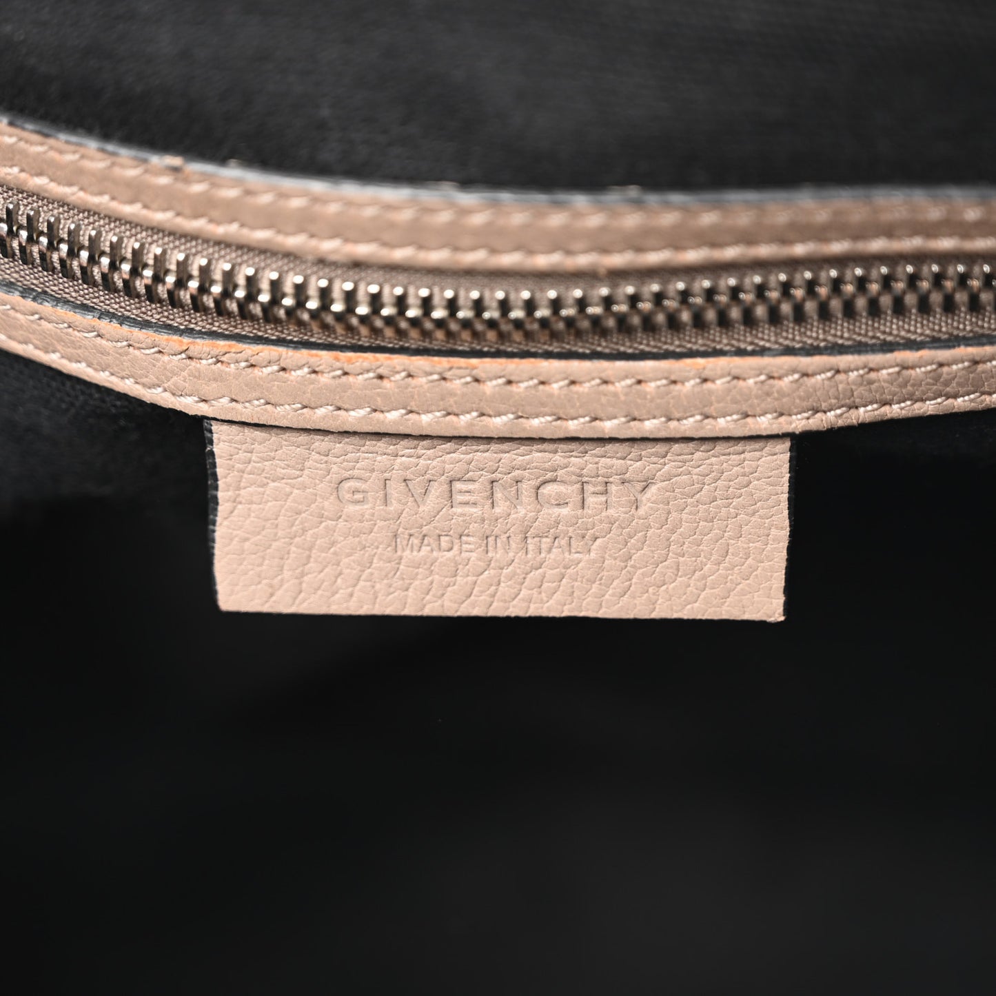 Sugar Goatskin Medium Antigona Mastic