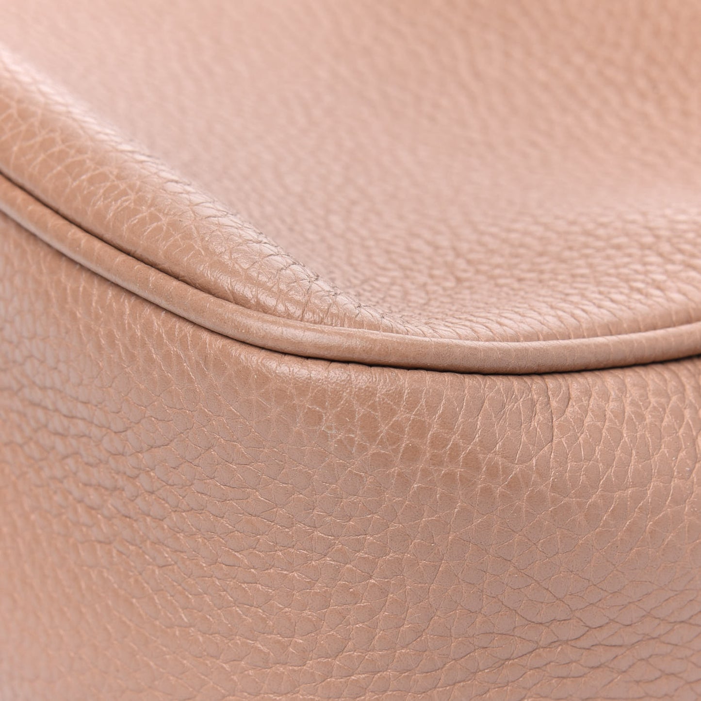 Pebbled Calfskin Small Soho Disco Bag Camelia