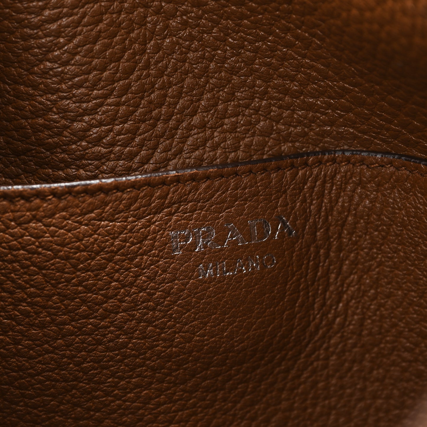 Vitello Daino Medium Pocket Hobo Bag Cannella
